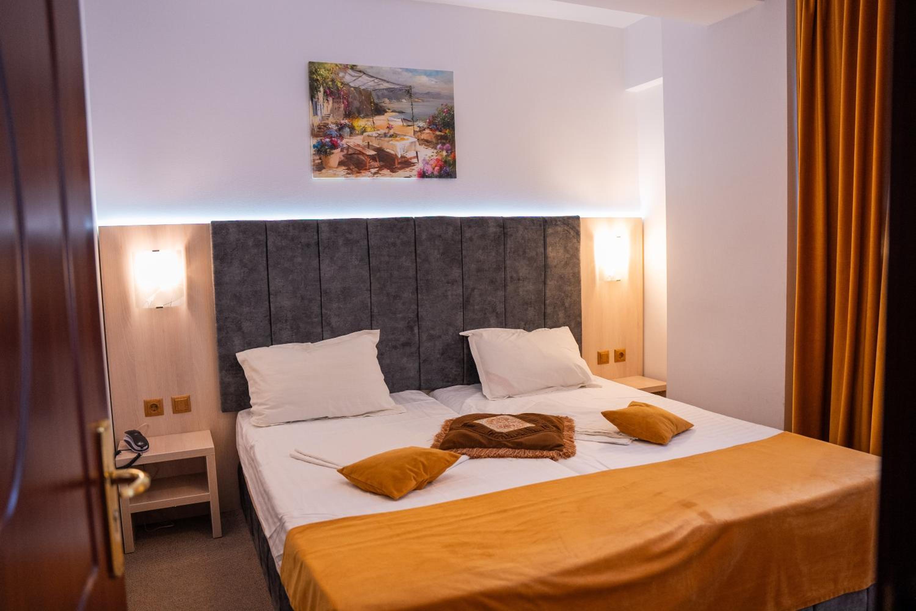 Twin Room - Photo 7