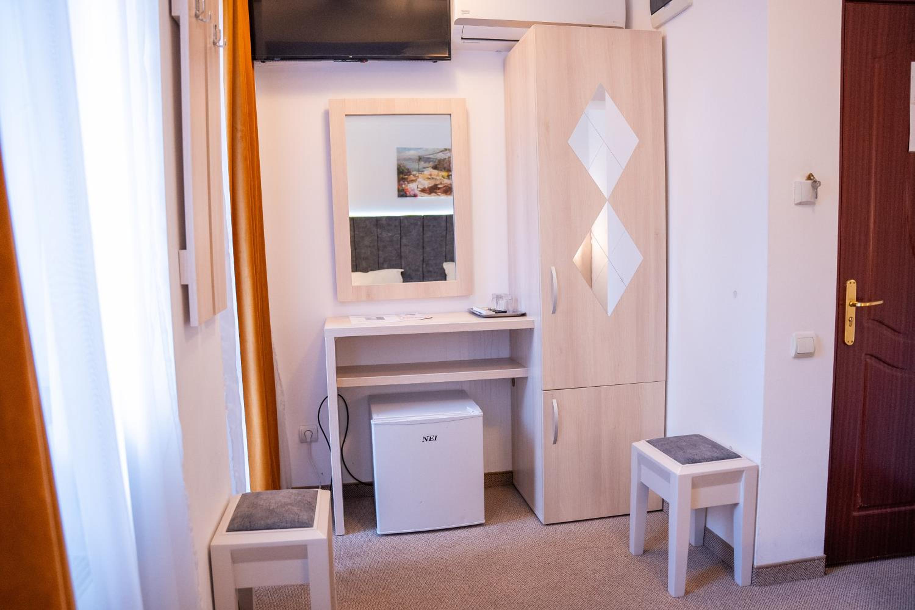 Twin Room - Photo 5