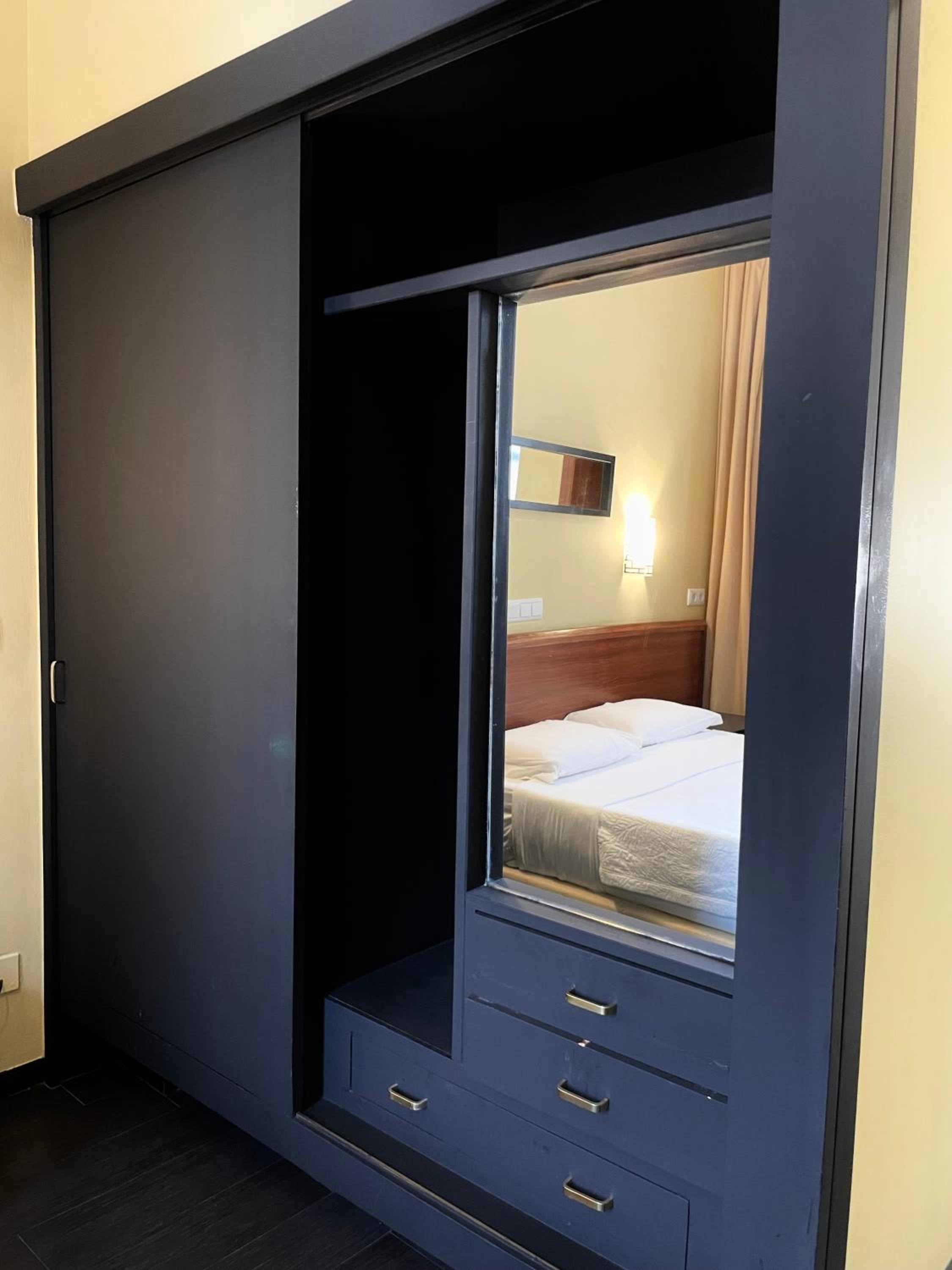 Standard Double Room with City View - Photo 7