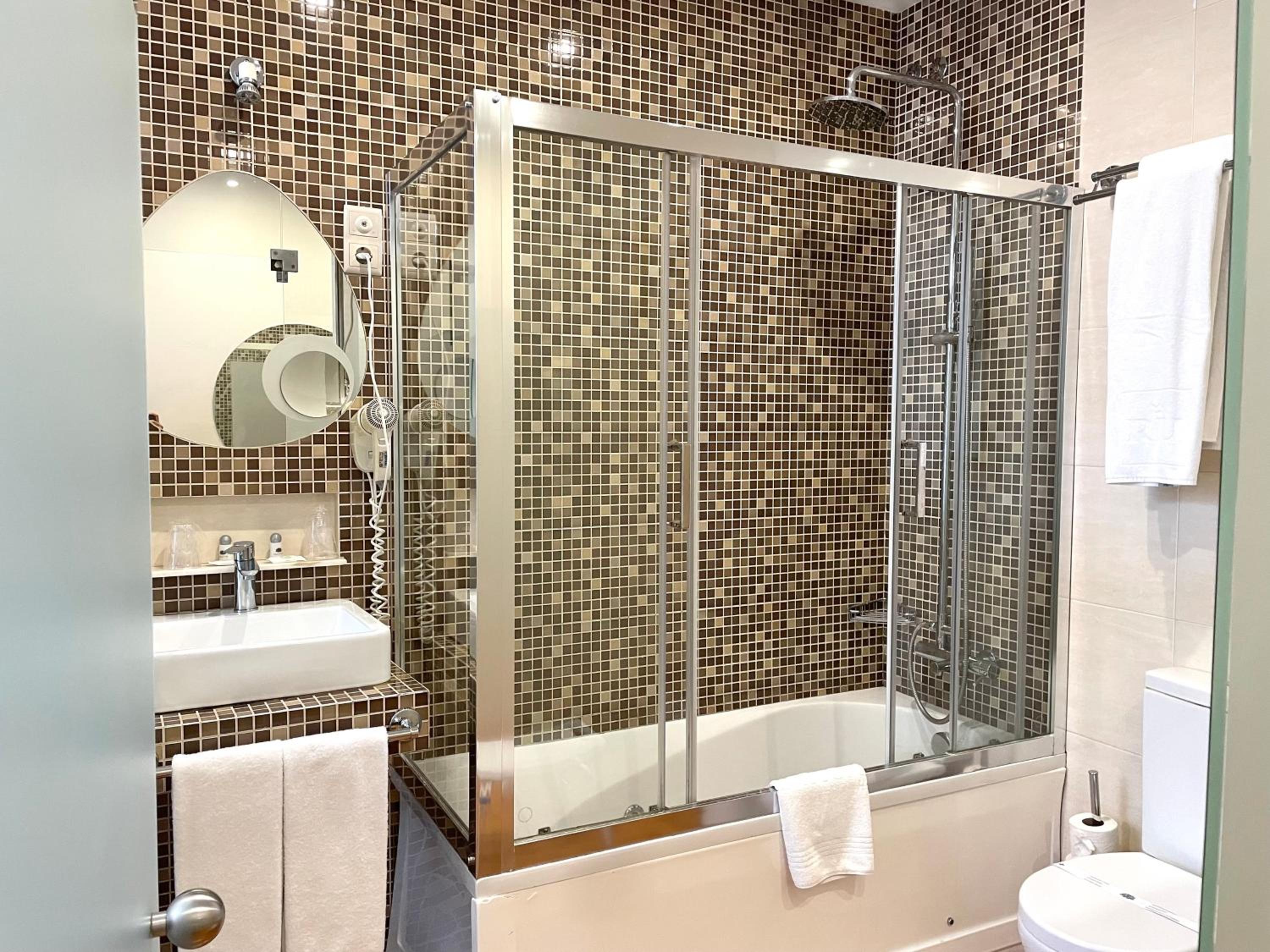 Superior Double or Twin Room - Photo 3