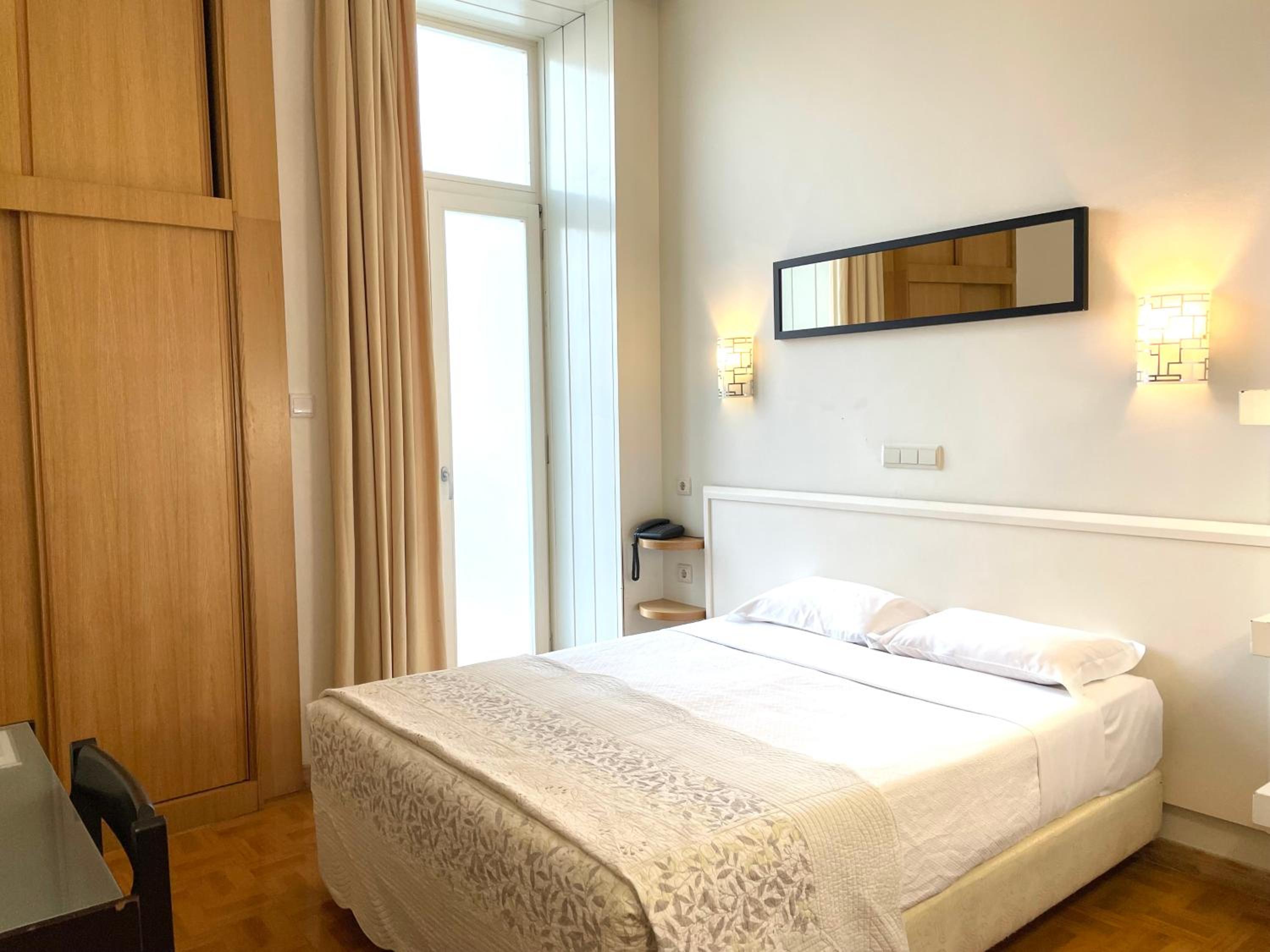 Superior Double or Twin Room - Photo 12
