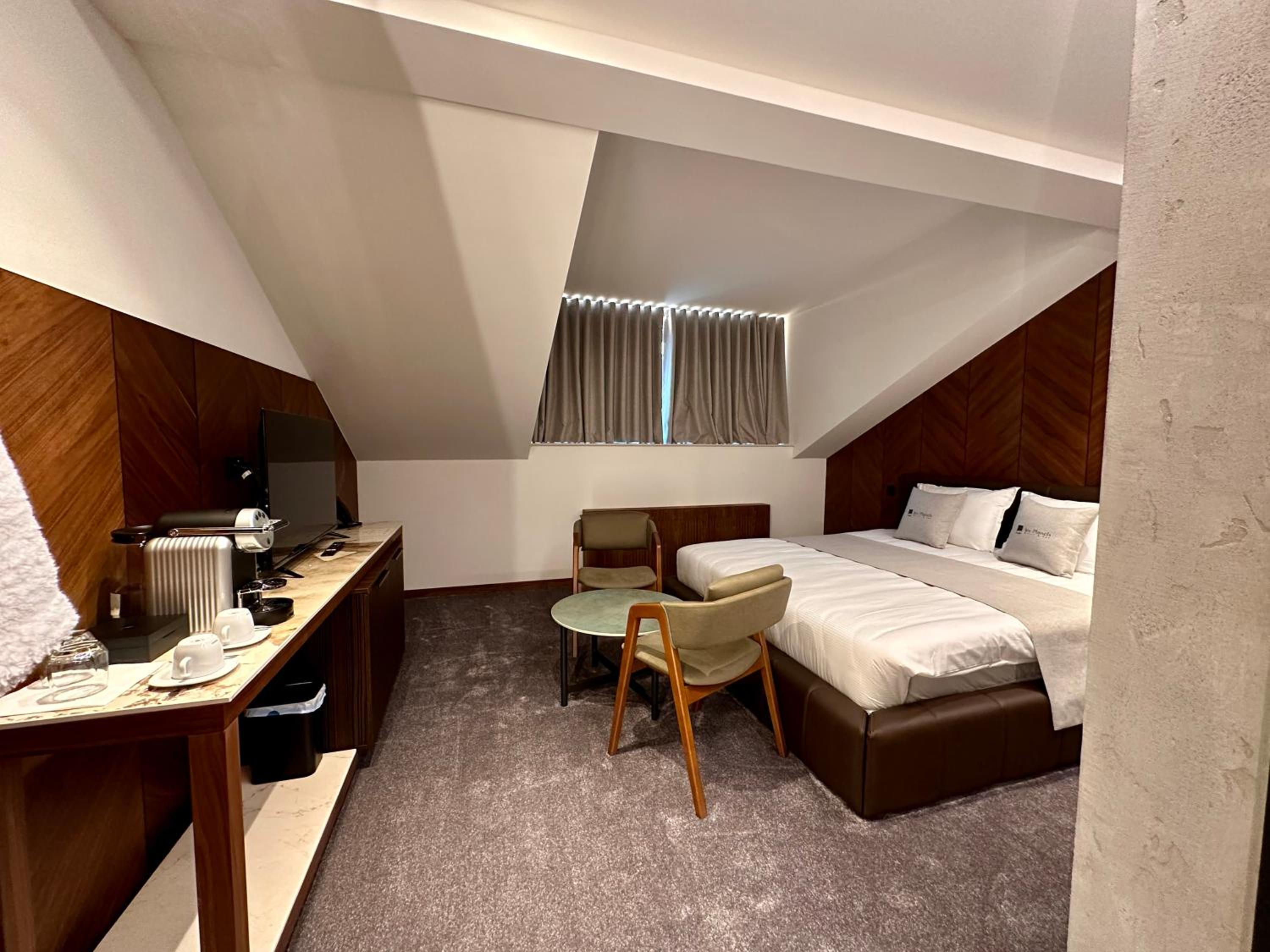King Room with Mountain View photo 2