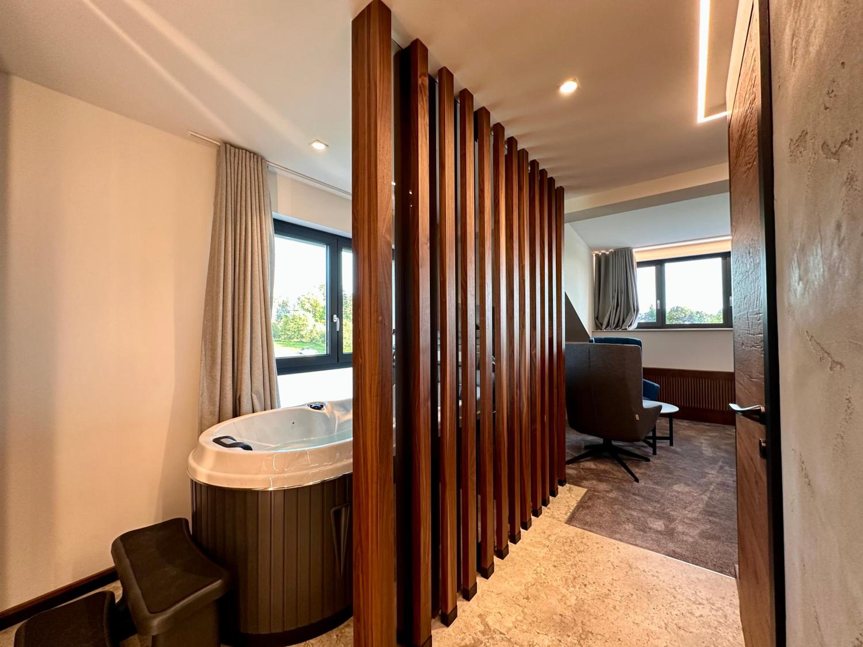 Double Room with Spa Bath photo 2