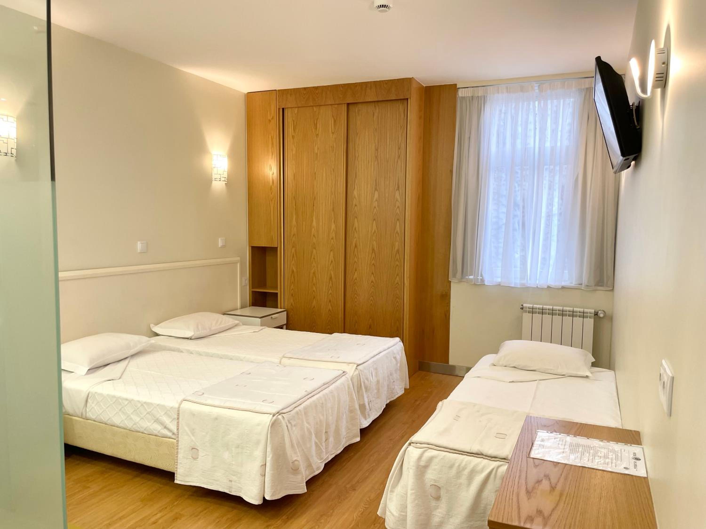 Superior Triple Room - Photo 8