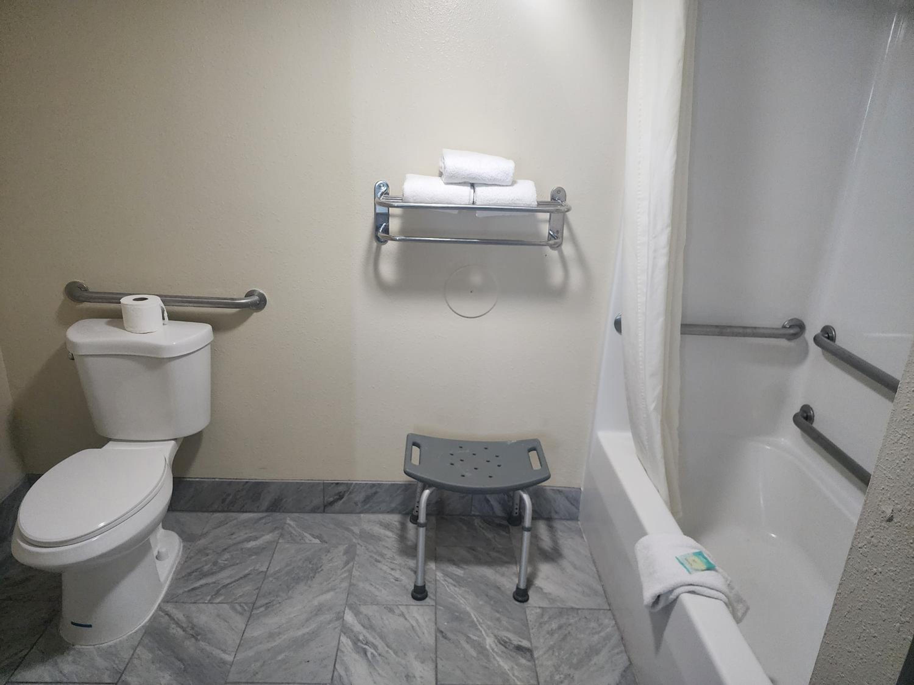 King Room - Mobility Access/Non-Smoking - Photo 2