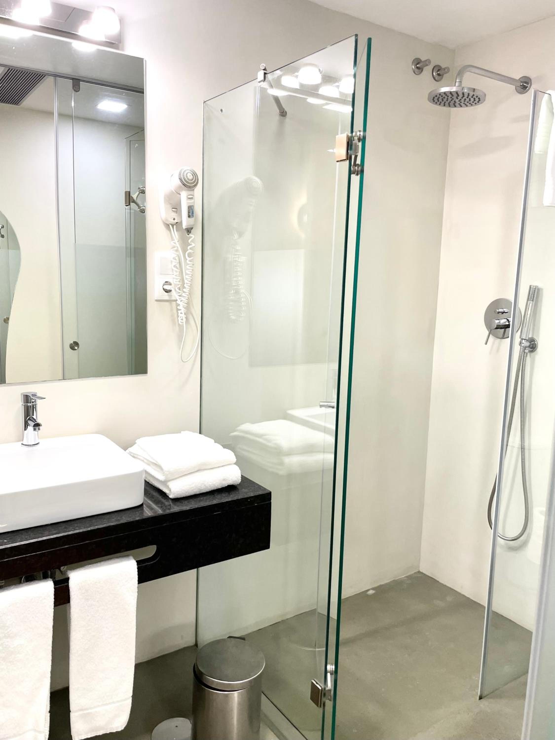 Superior Double or Twin Room - Photo 6