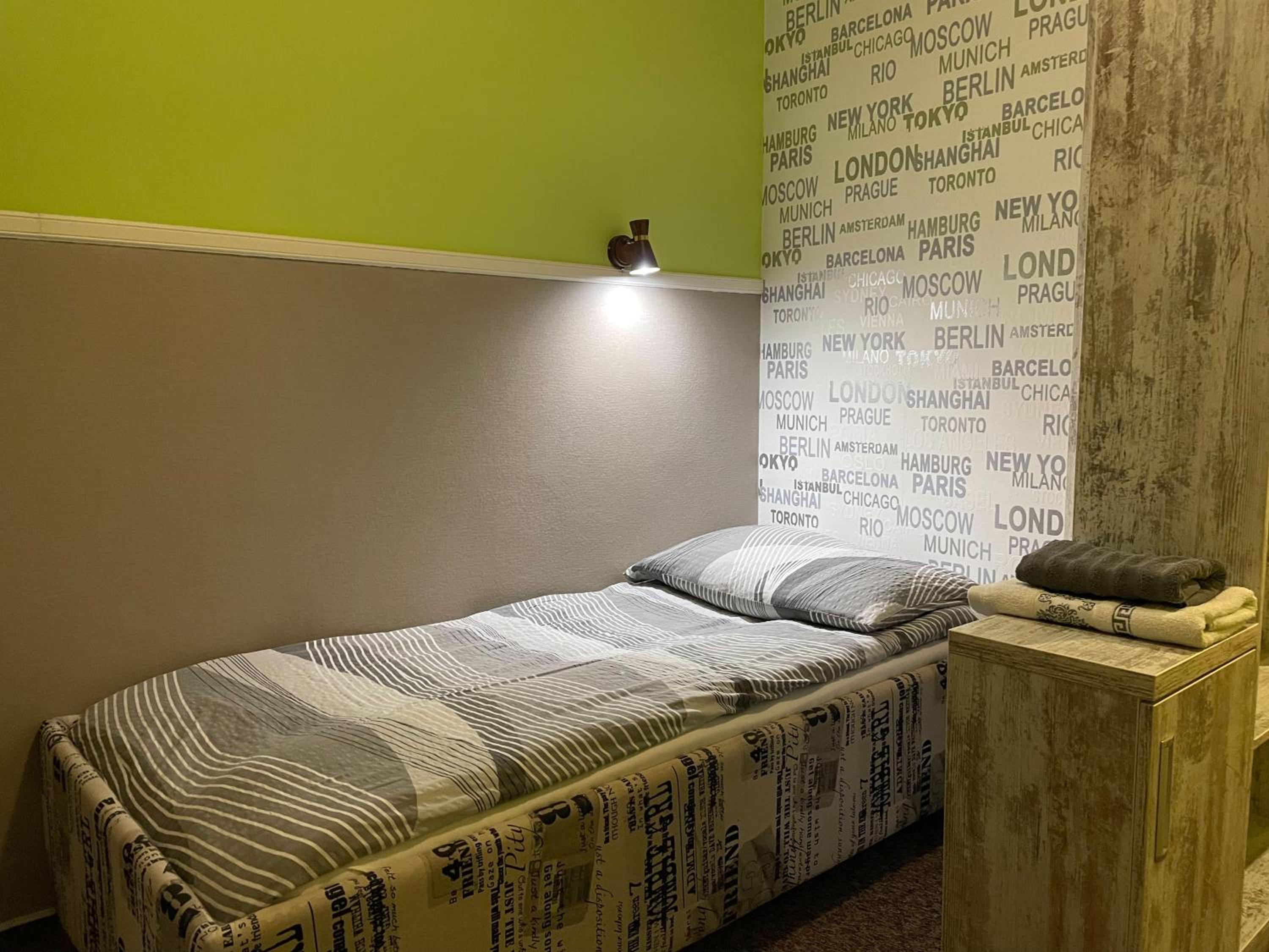 Single Room with Bathroom photo 1