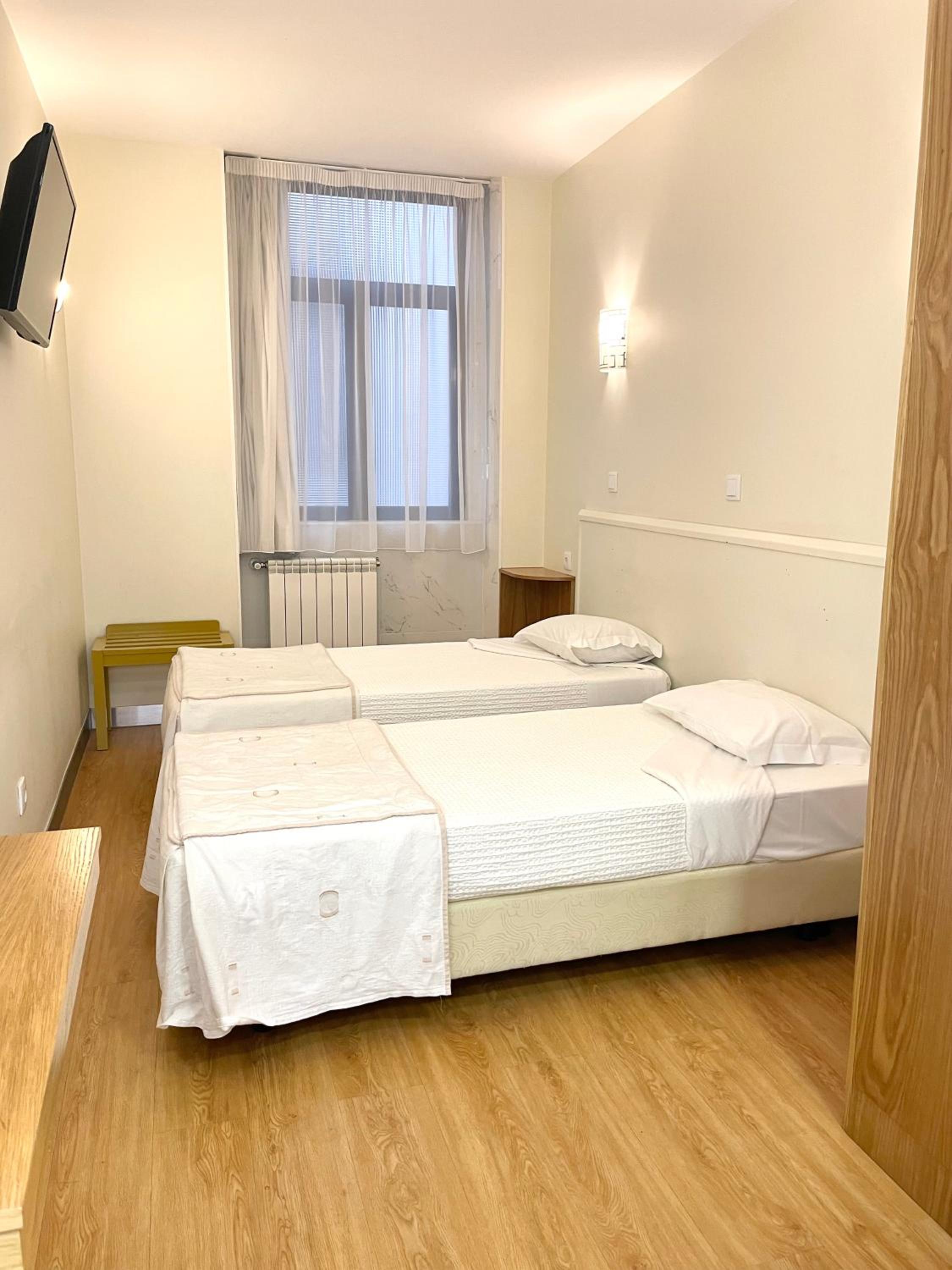 Superior Double or Twin Room - Photo 8