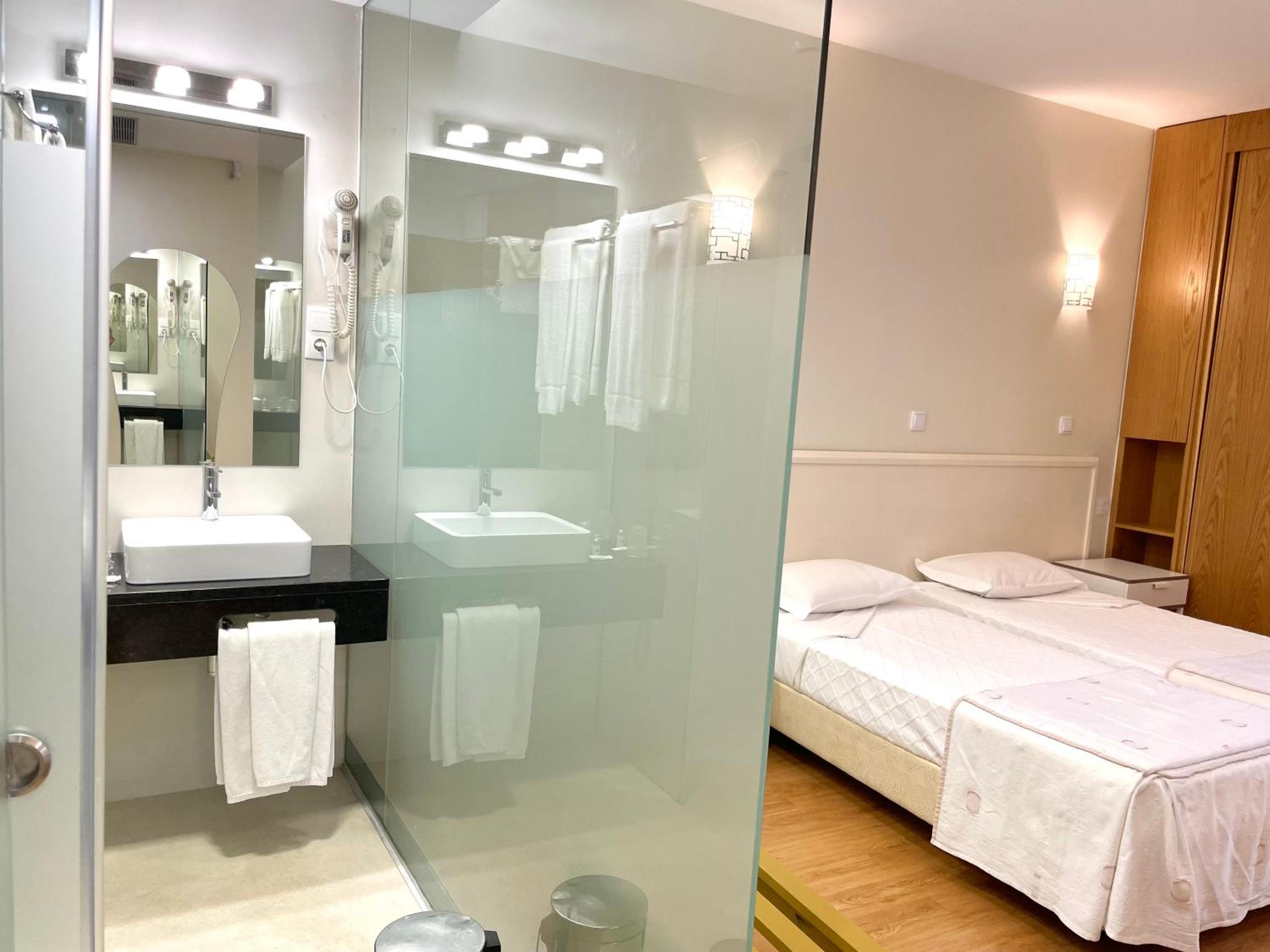 Superior Double or Twin Room - Photo 9