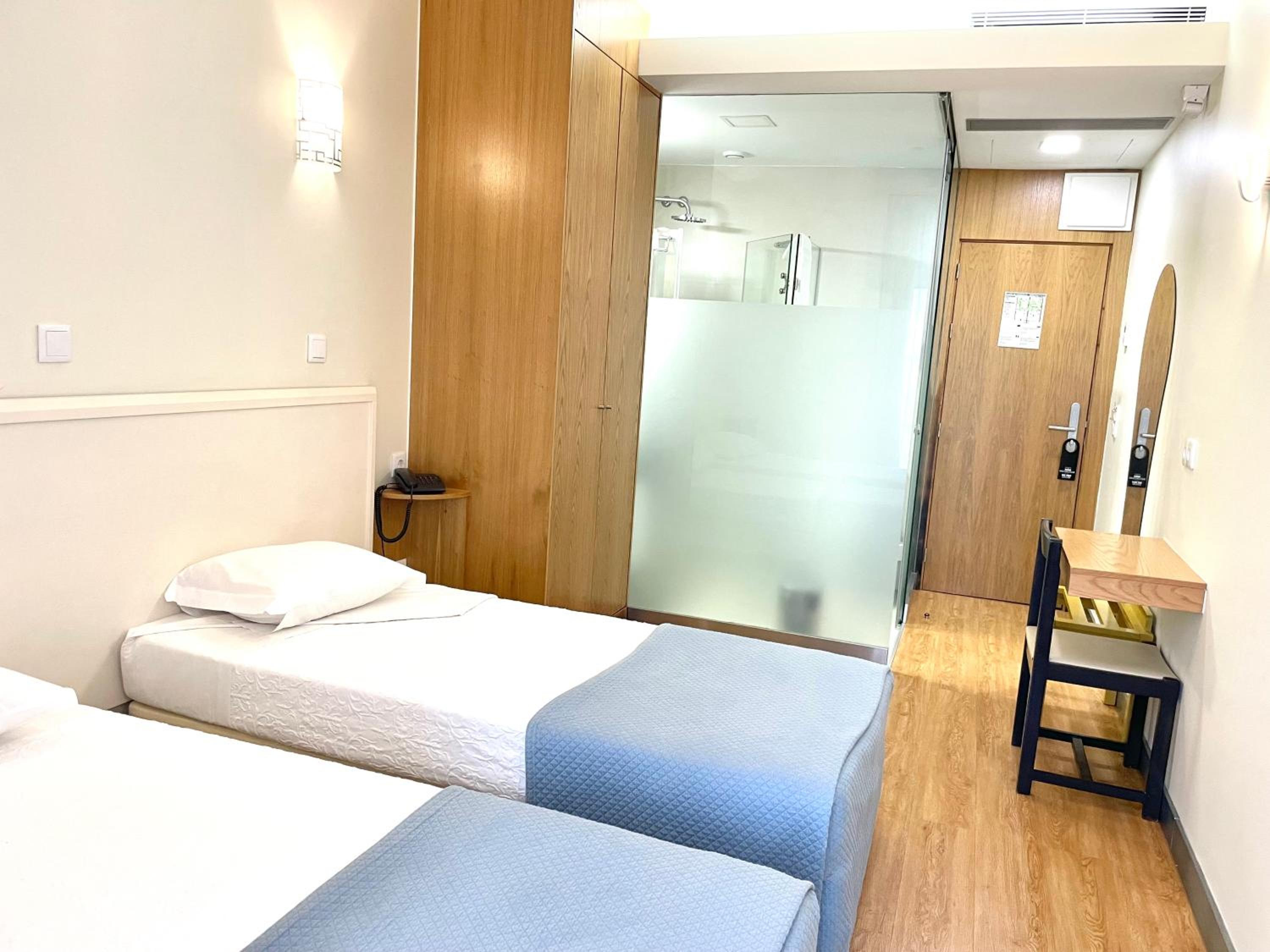 Superior Double or Twin Room - Photo 10