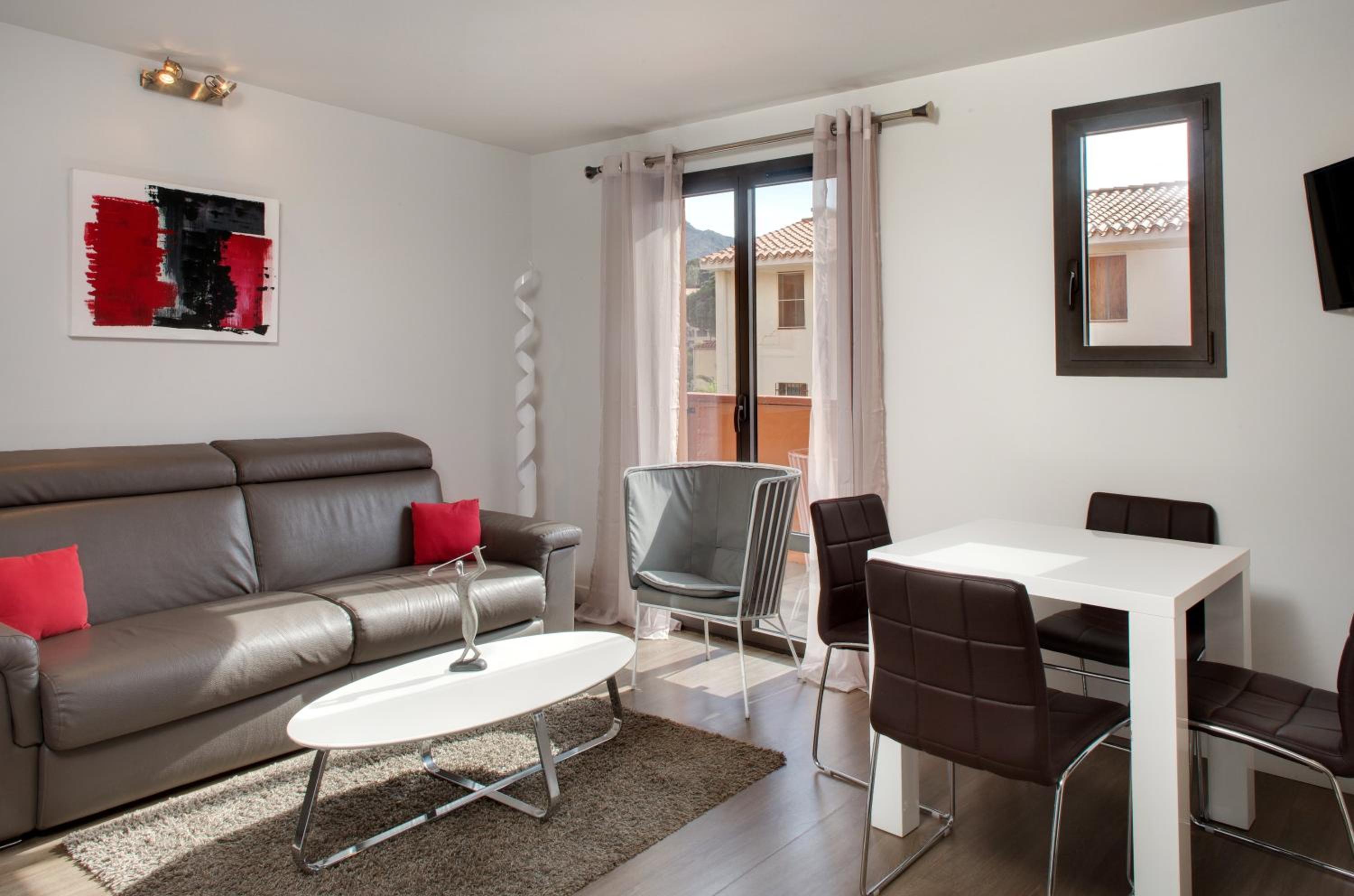 One-Bedroom Apartment with Outdoor Area - No Hotel services  photo 1