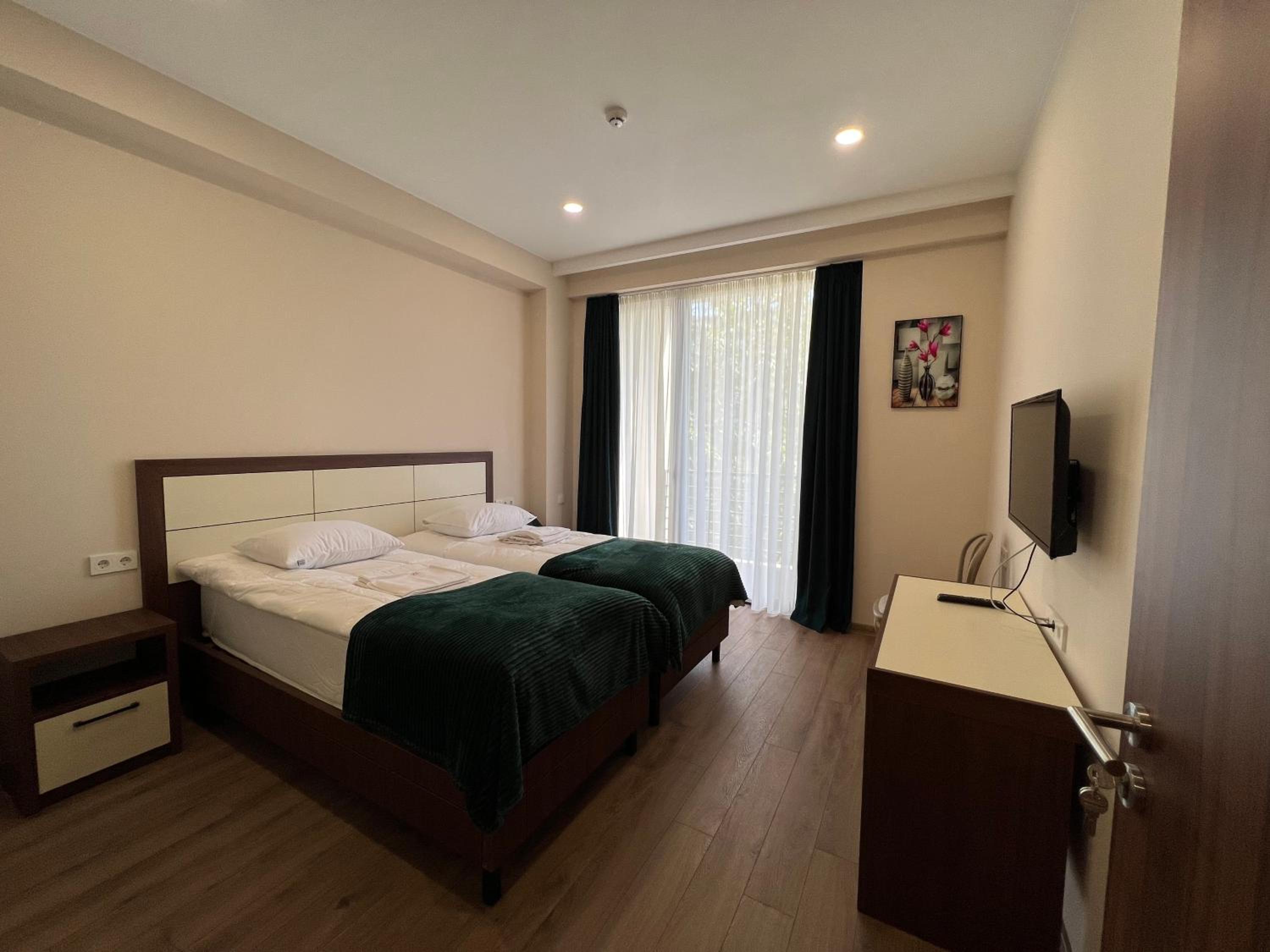 Suite with Balcony - Photo 13