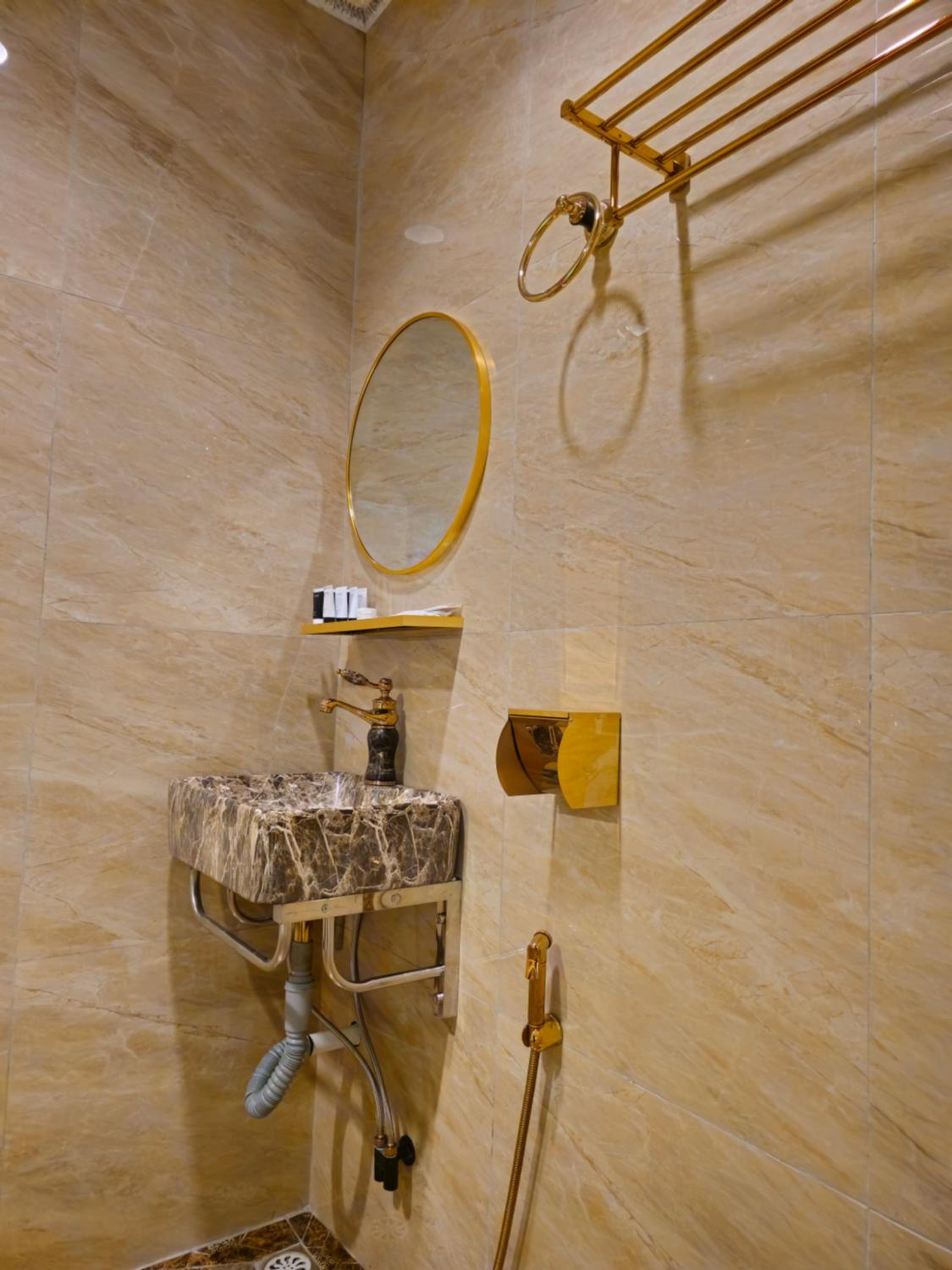 Superior Family Room - Photo 3