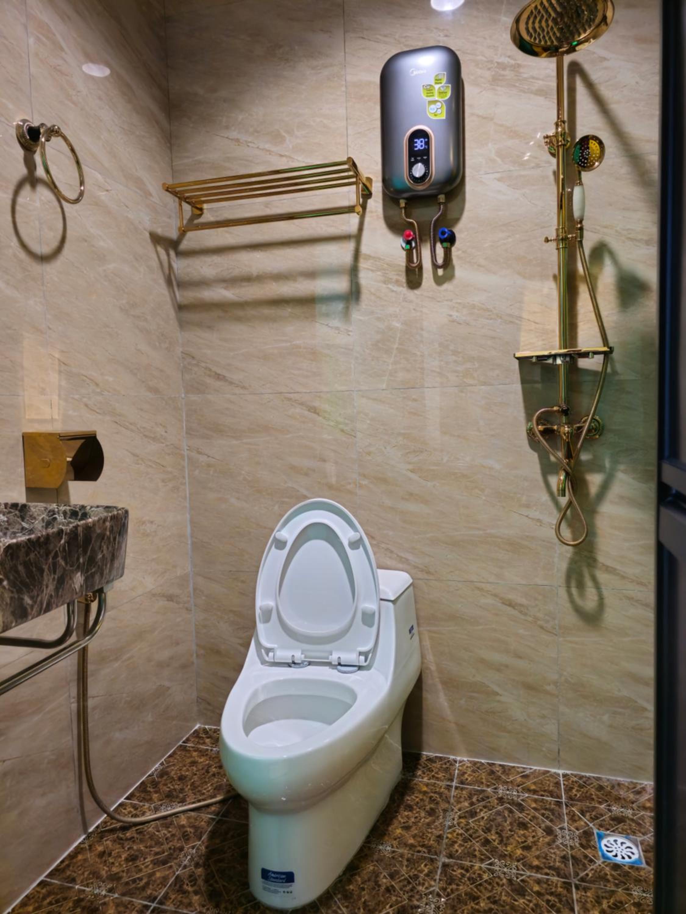 Classic King Room - Photo 11