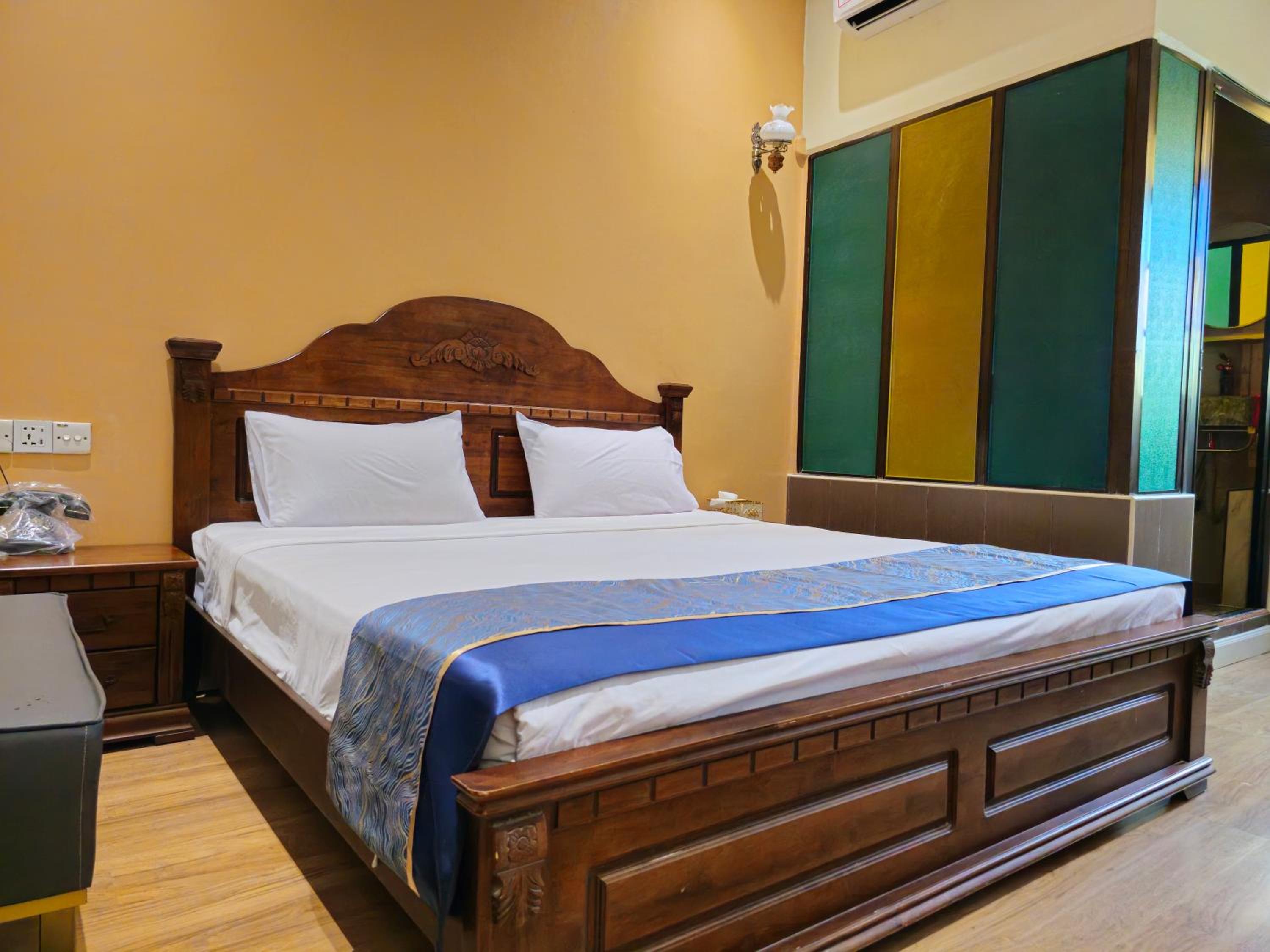 Classic King Room - Photo 3