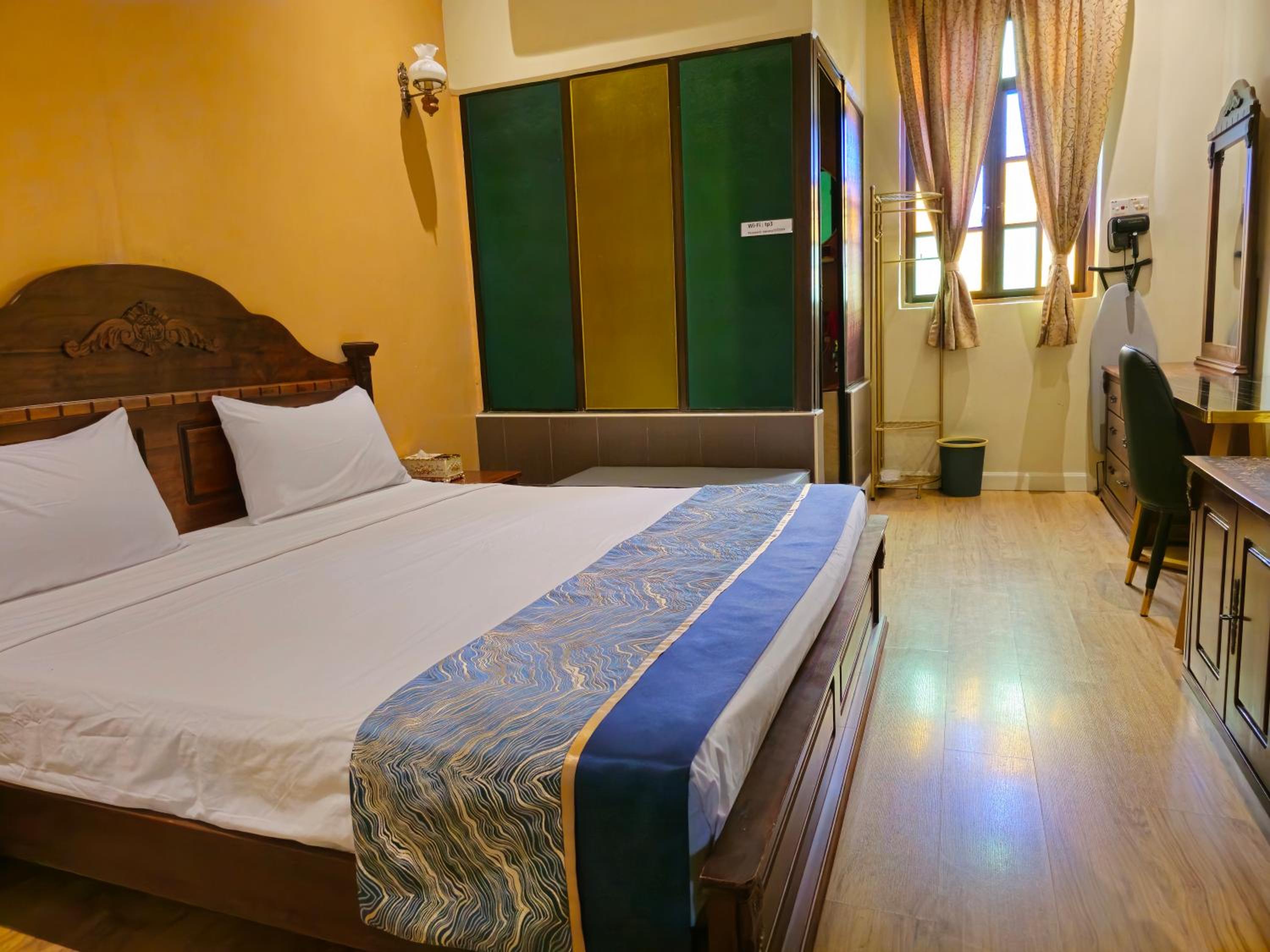 Classic King Room - Photo 6