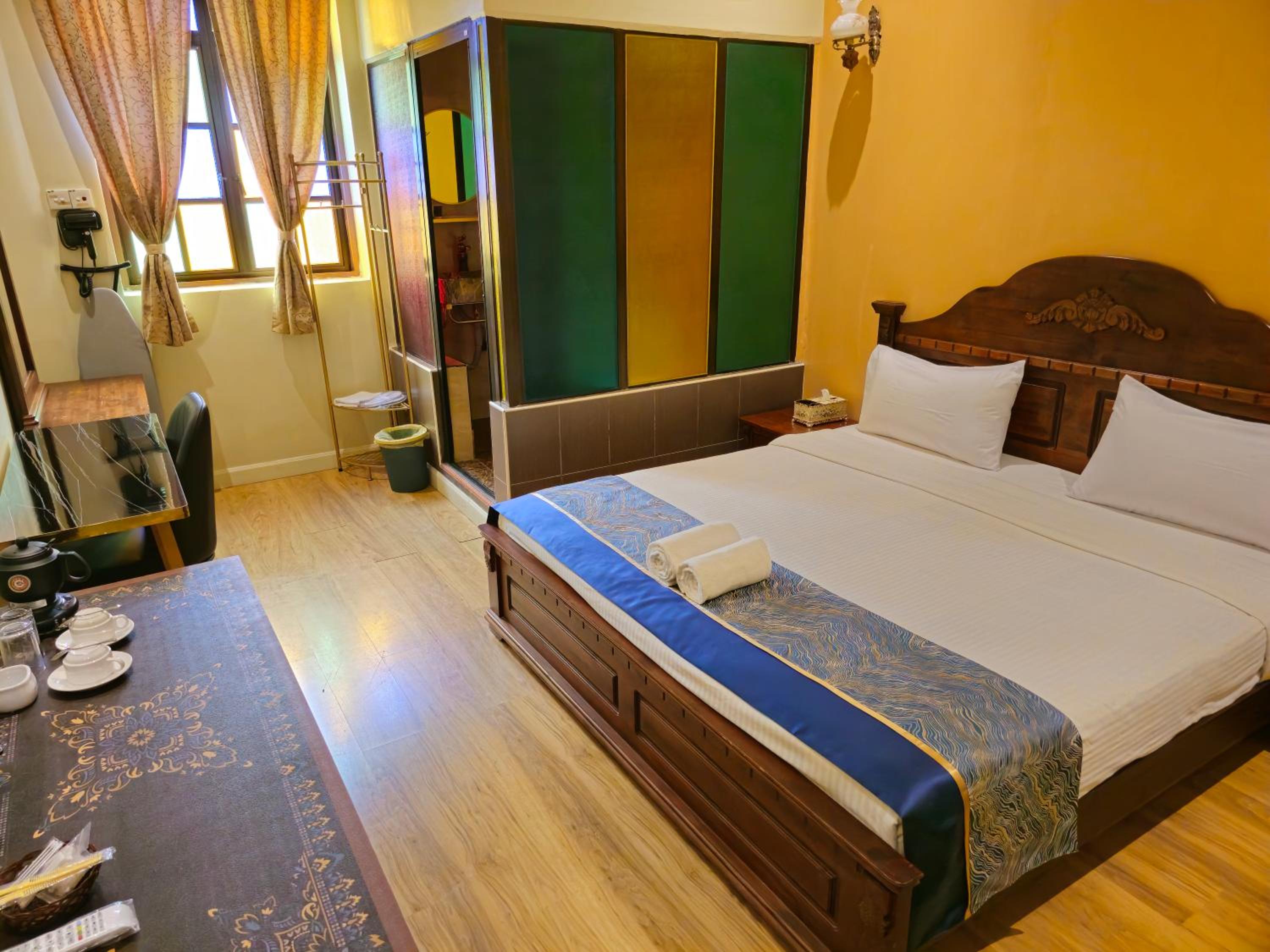 Classic King Room - Photo 5