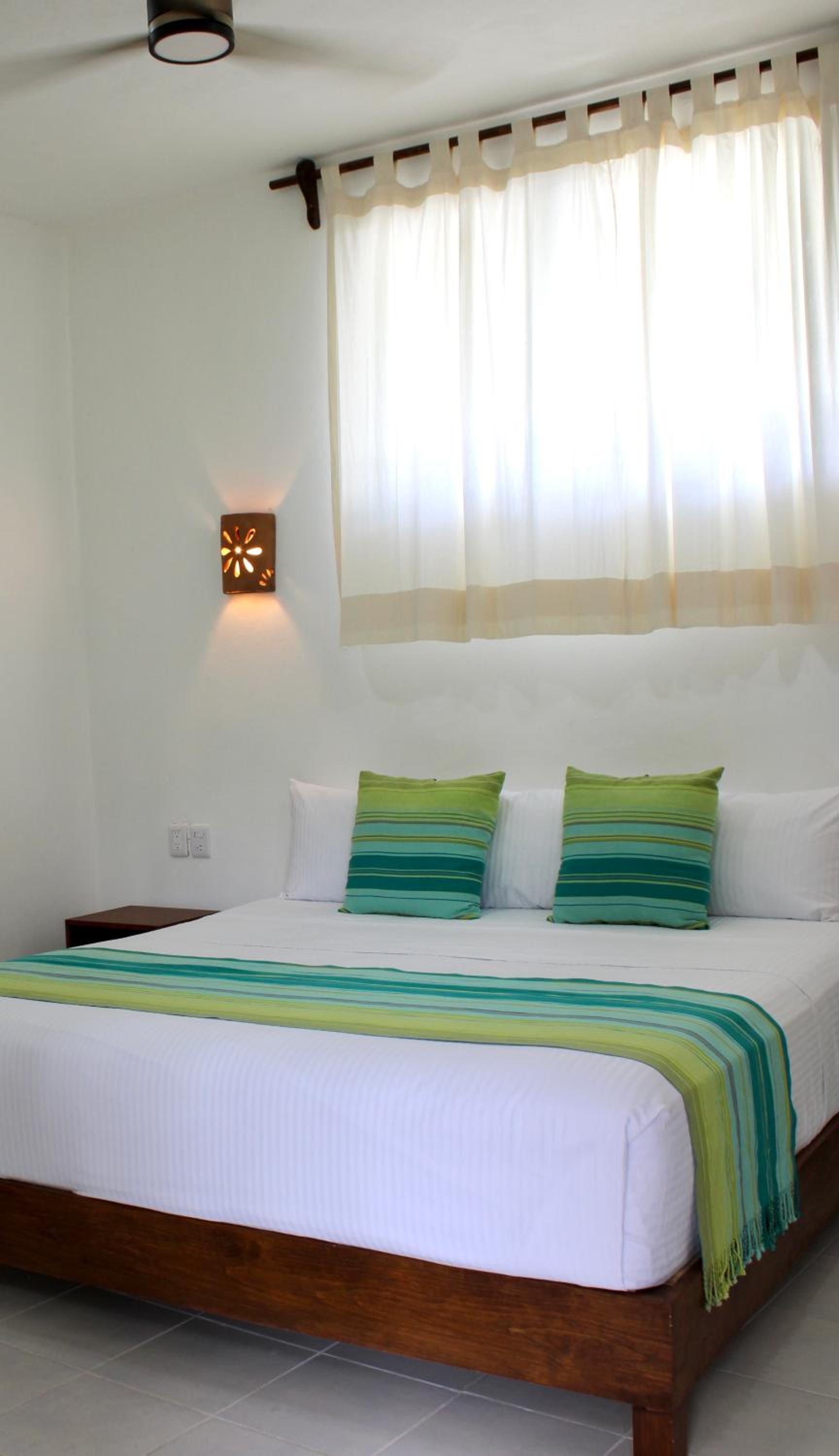 Deluxe King Room - Photo 4