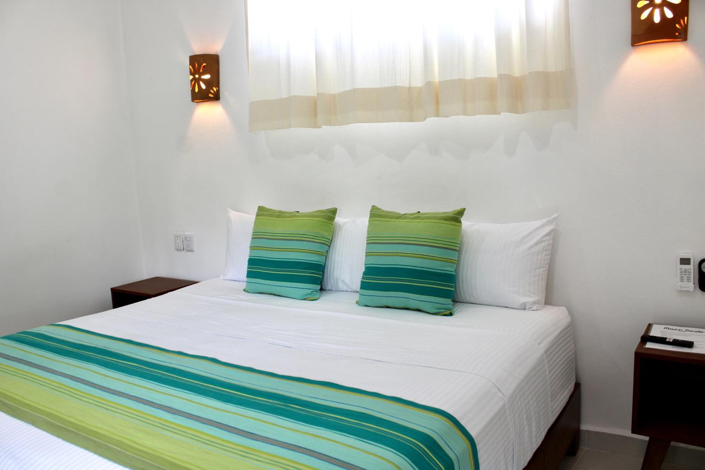 Deluxe King Room - Photo 5