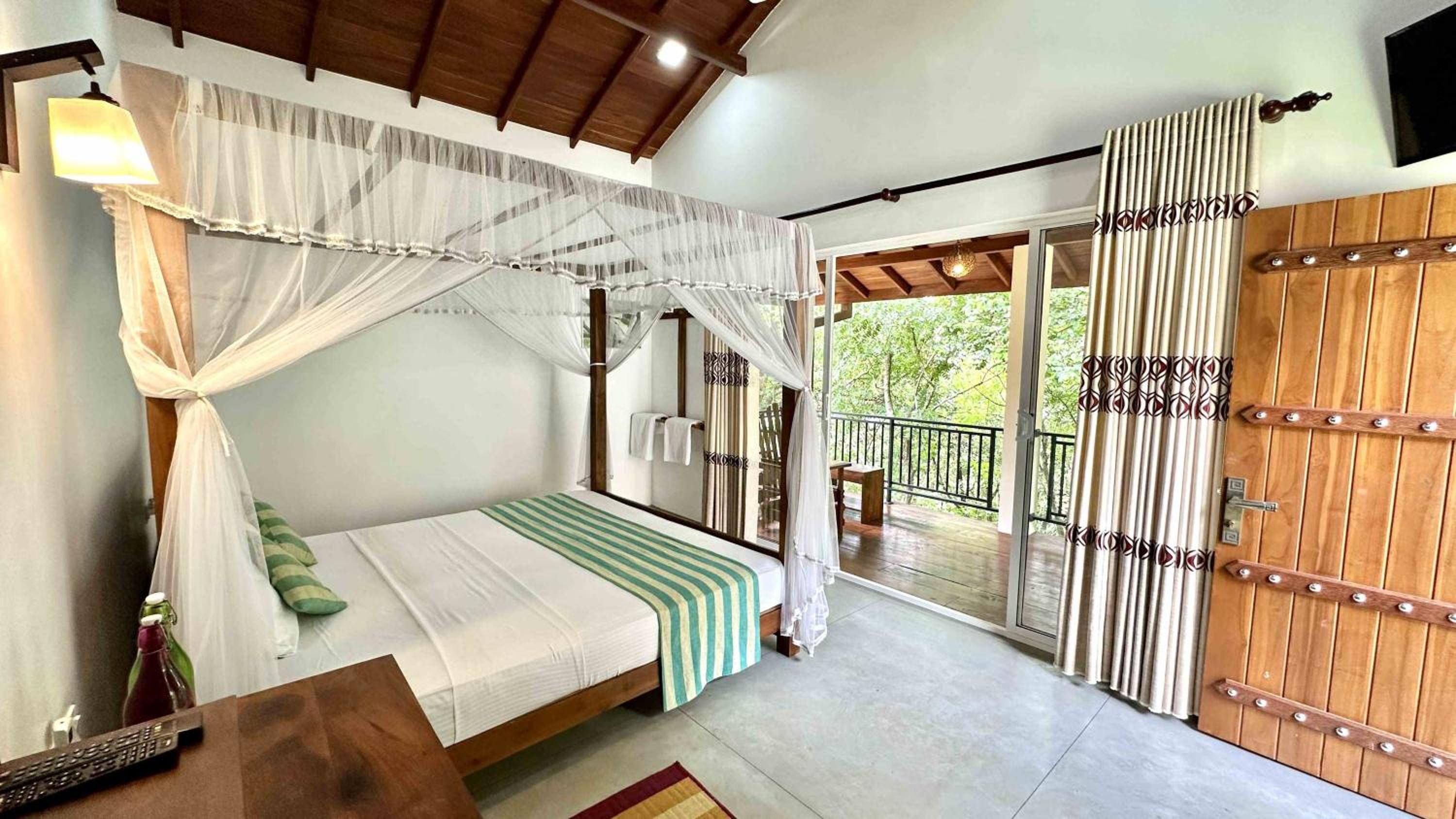 Deluxe Double Room with Balcony - Photo 1