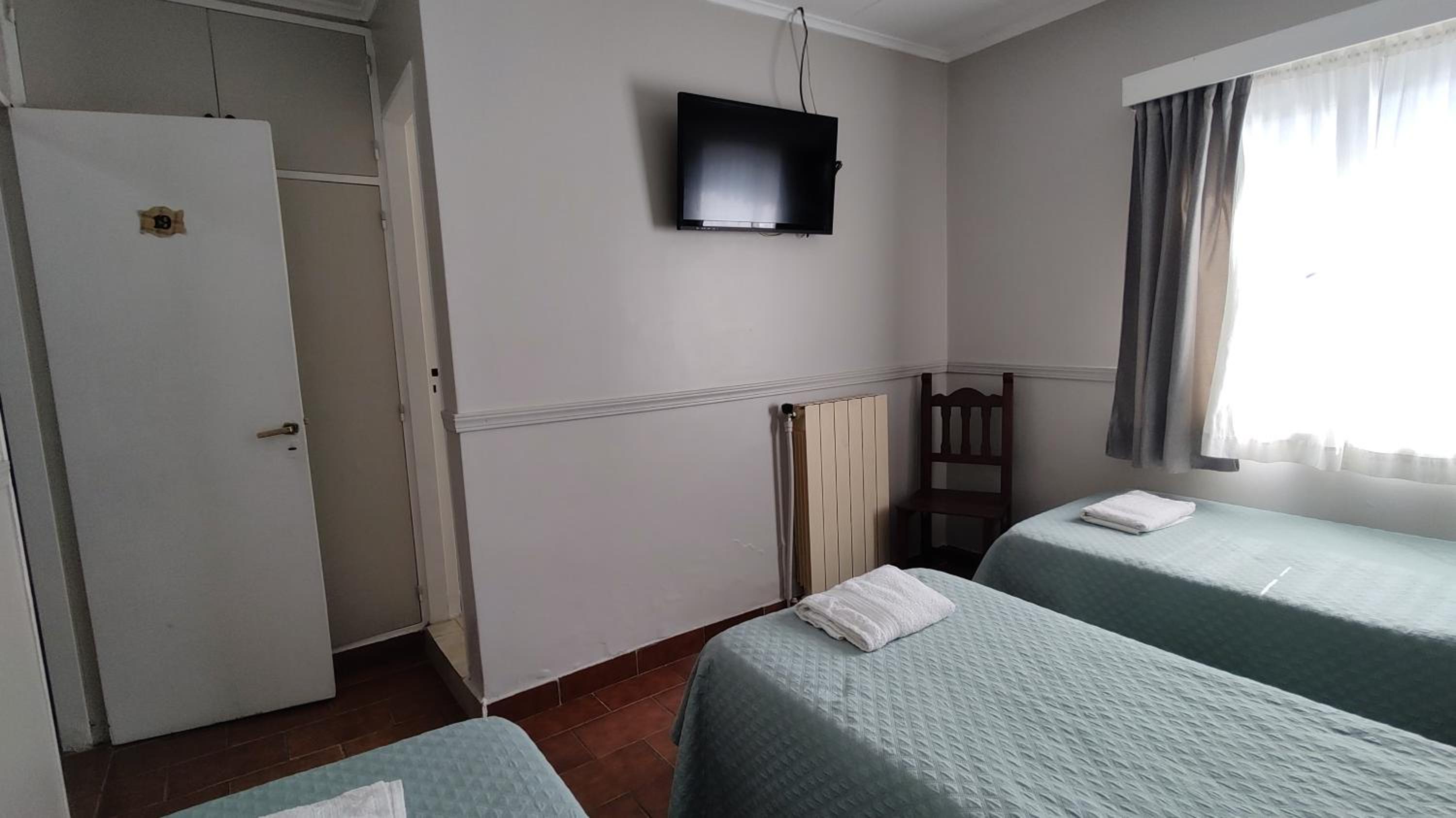Triple Room with Private Bathroom photo 3