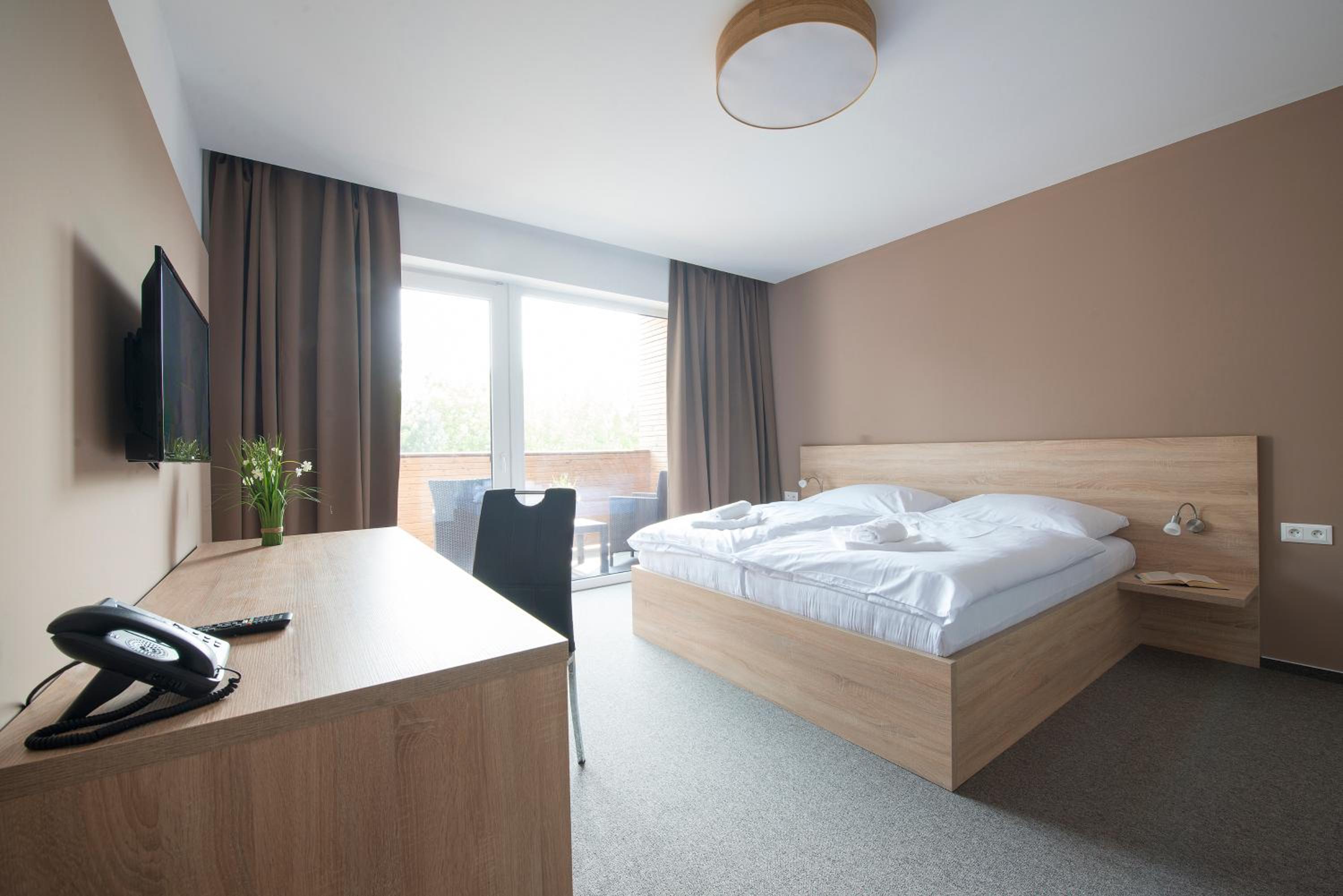 Superior Double Room with Balcony and Extra Bed Possible photo 2
