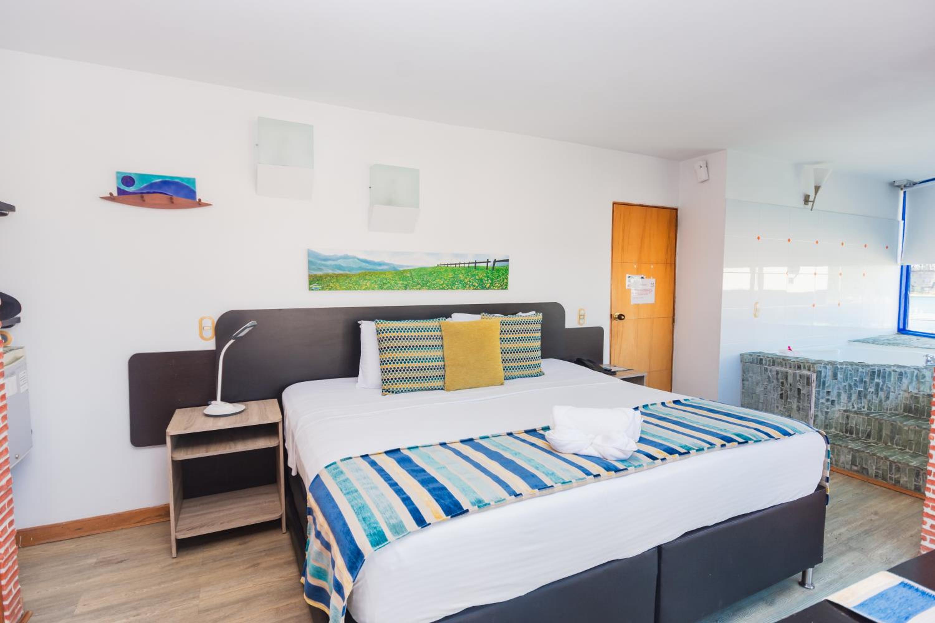 Suite with Lake View - Photo 1