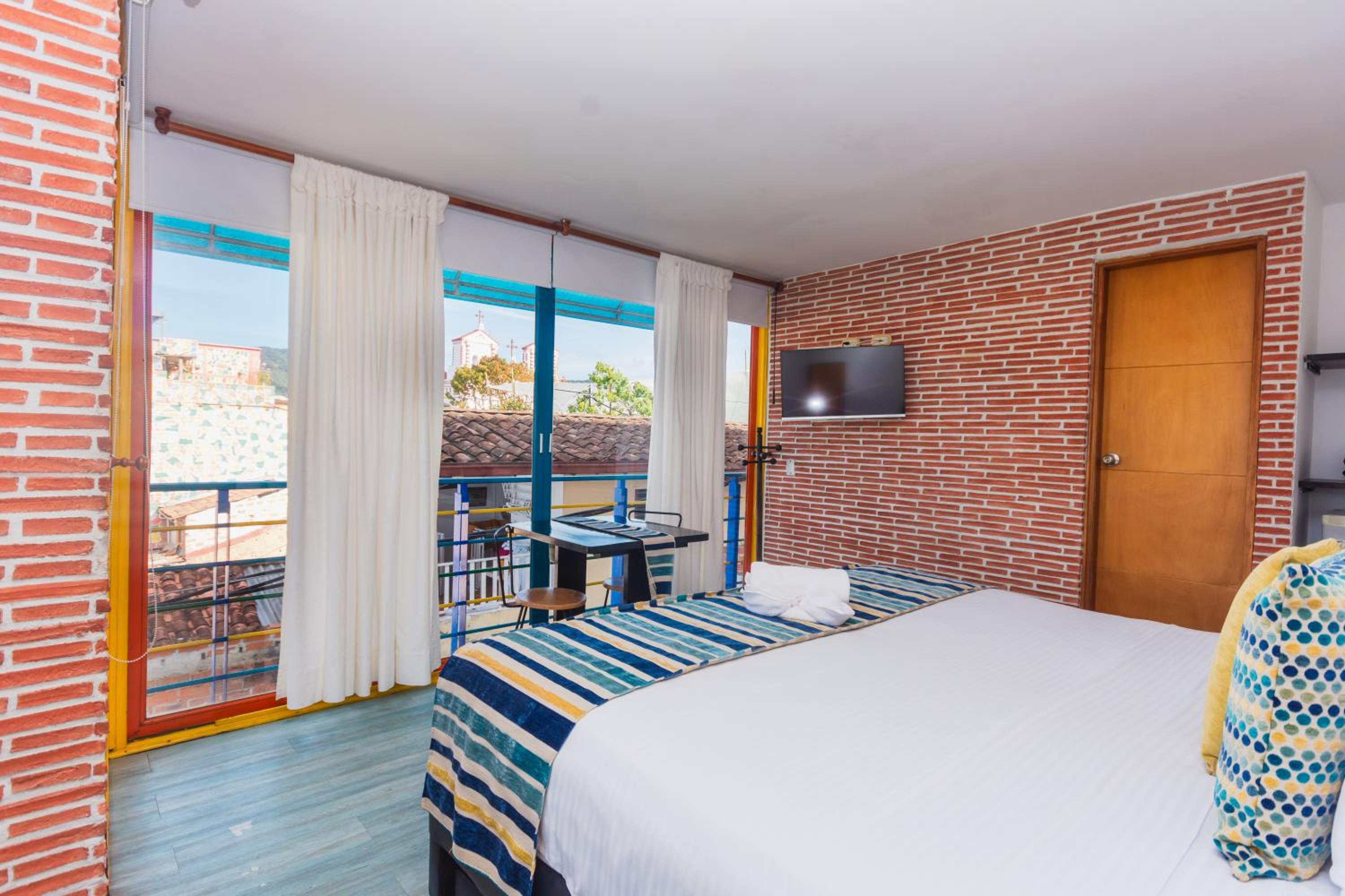 Suite with Lake View - Photo 5
