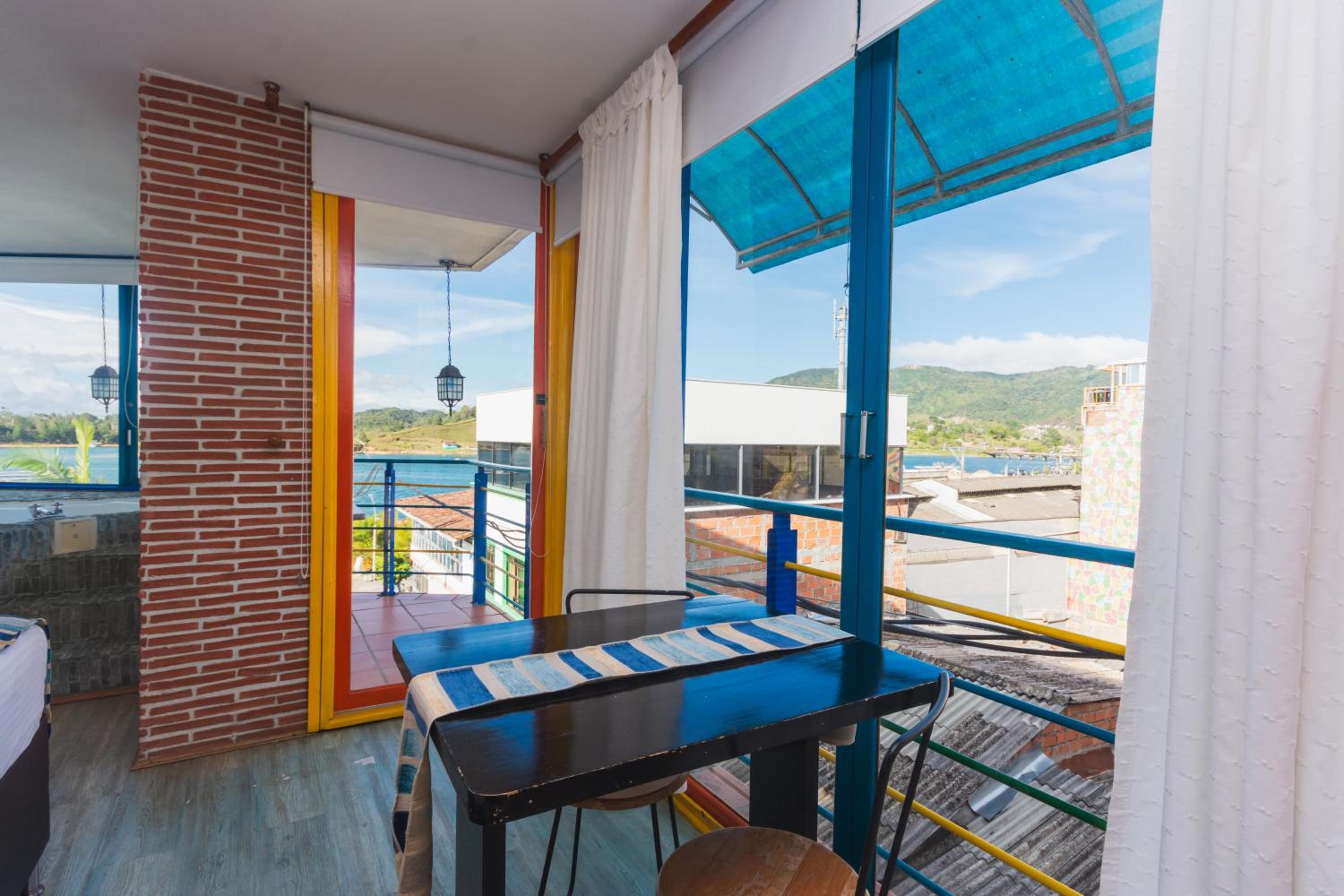 Suite with Lake View - Photo 6