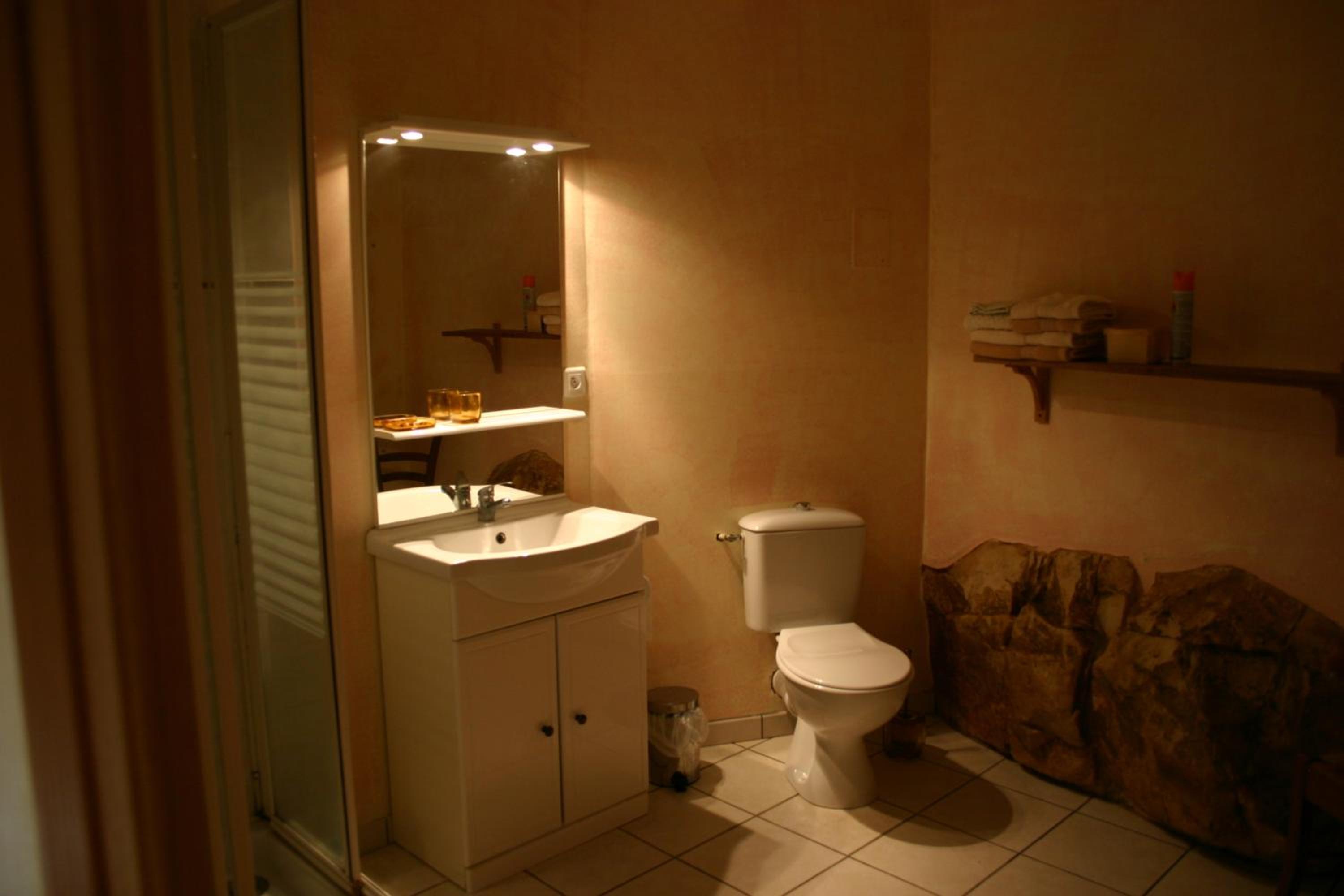 Double Room - Photo 8