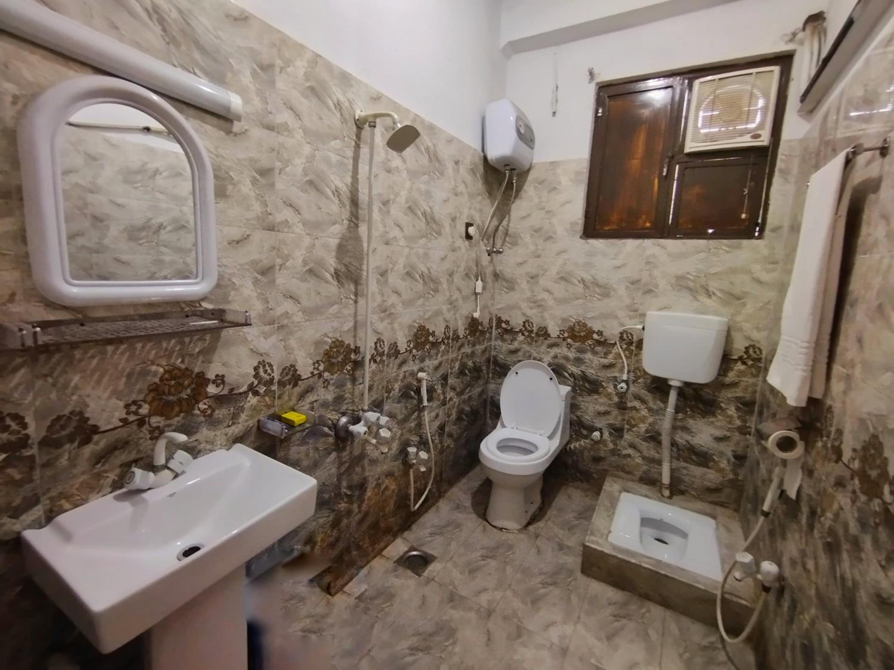 Standard Double or Twin Room - Photo 5