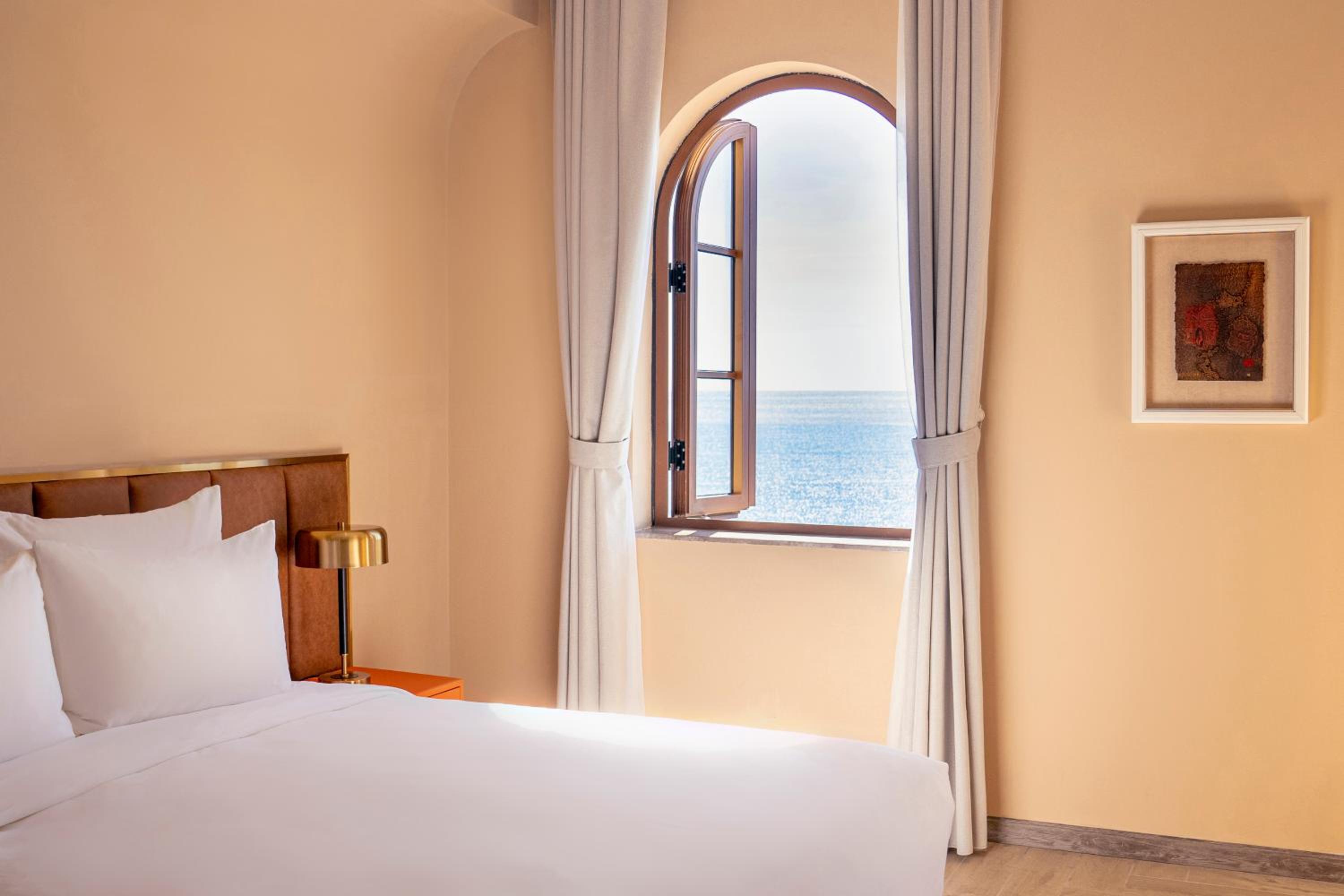 Deluxe Queen Room with Sea View photo 2