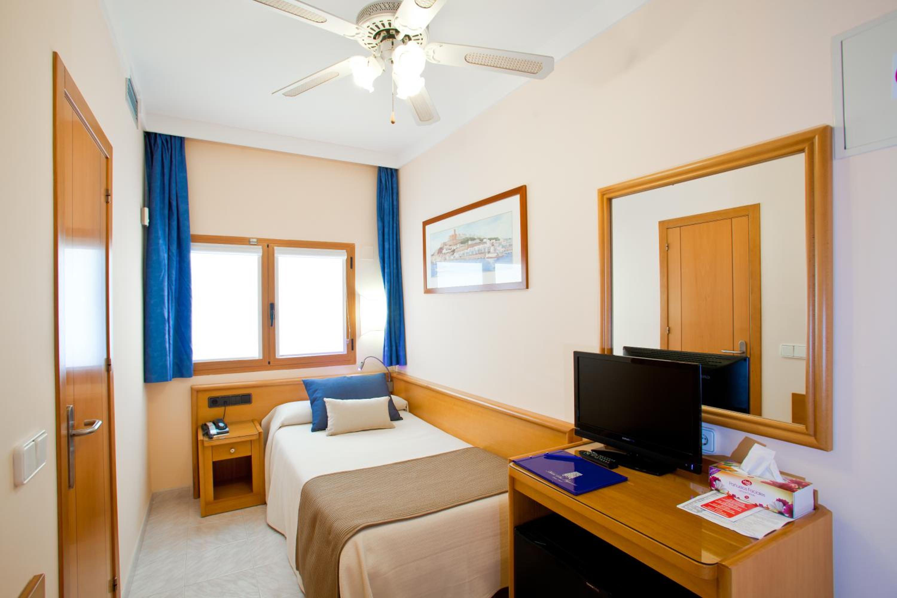 Single Room photo 2