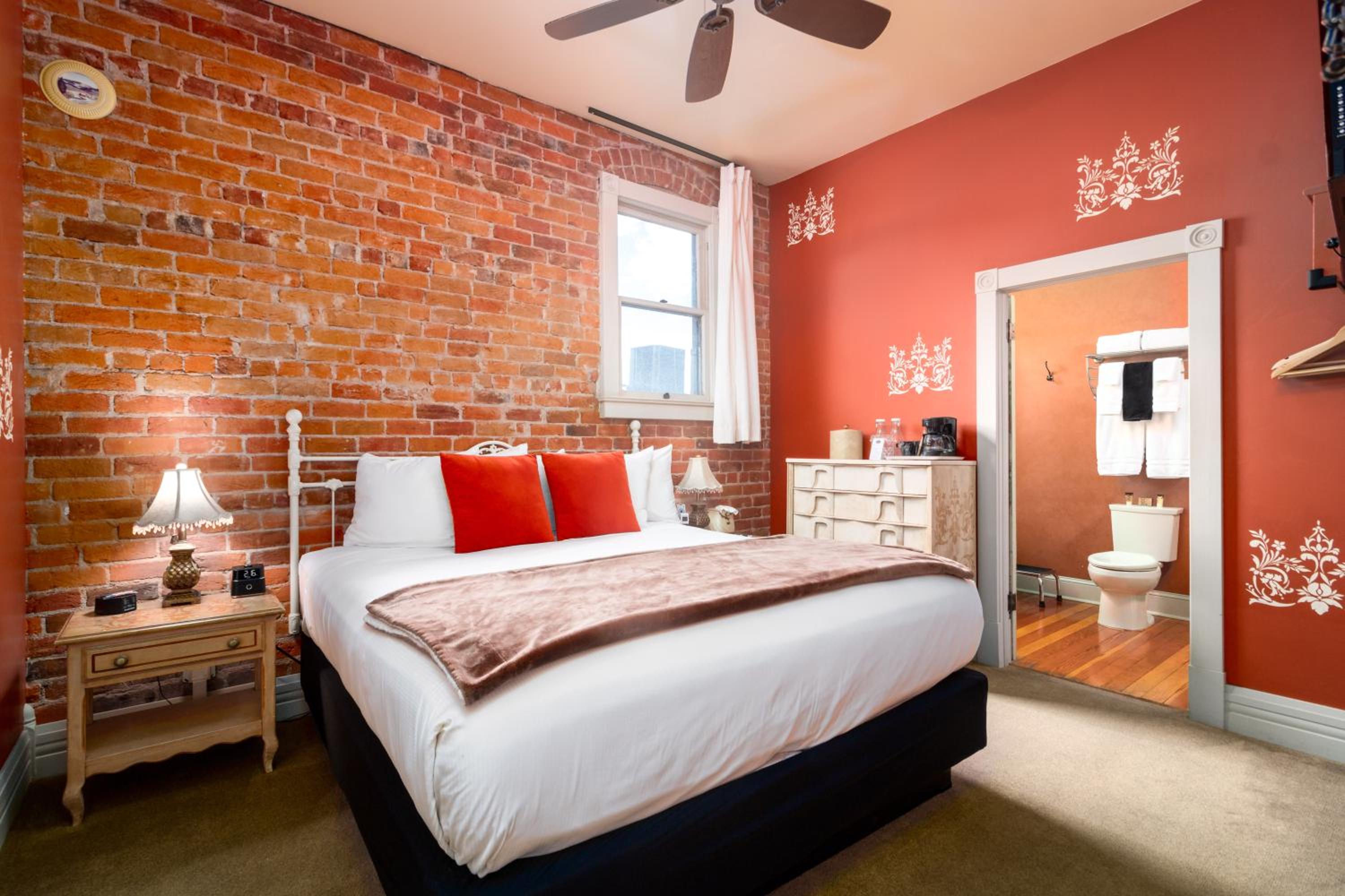 Deluxe King Suite