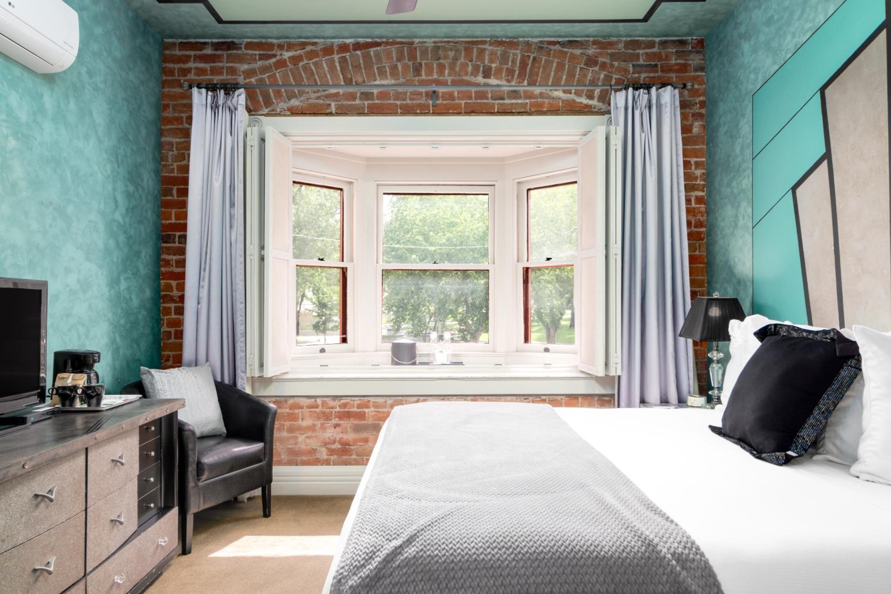 Deluxe King Room photo 2