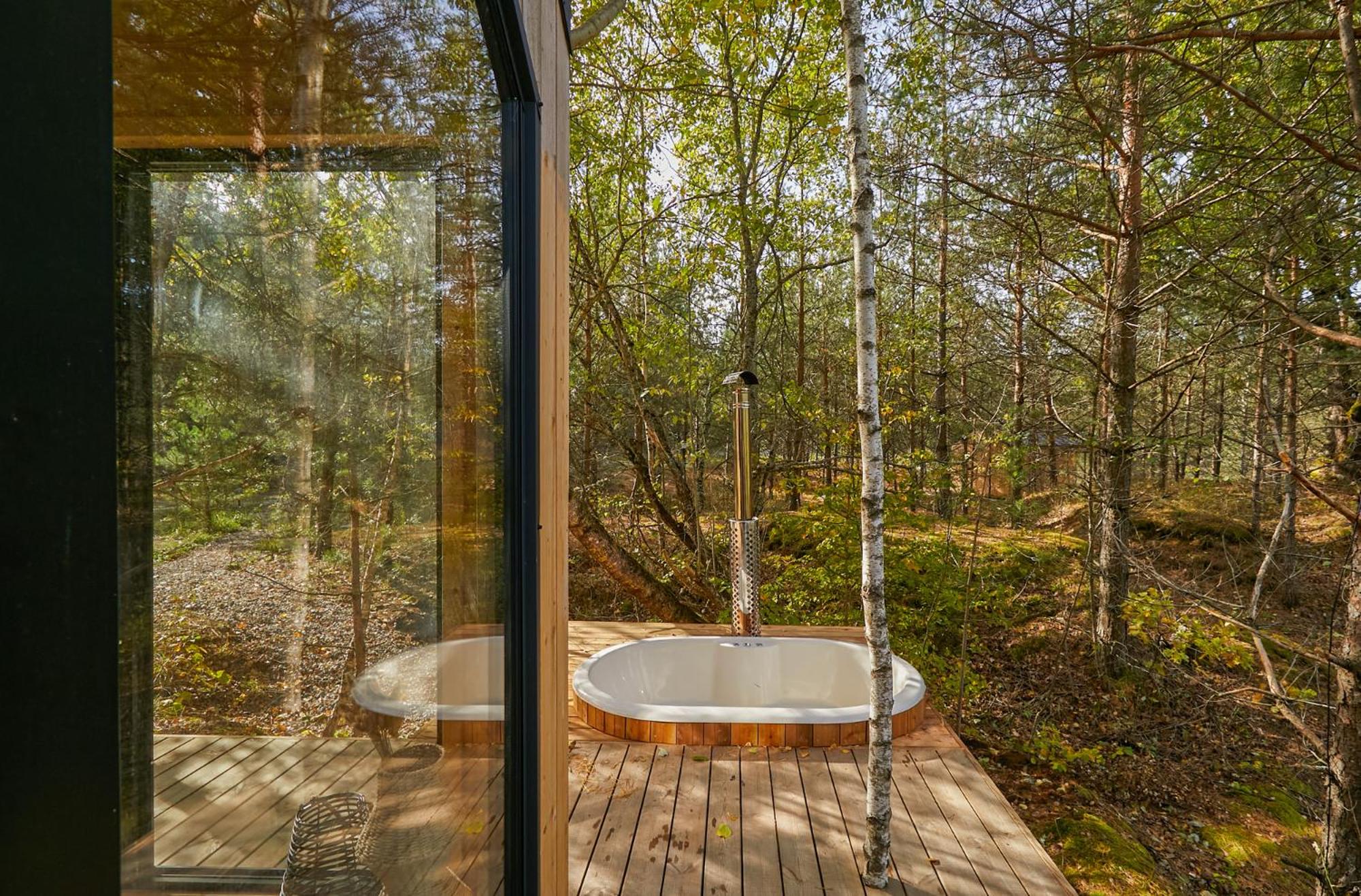 Cabin with Jacuzzi photo 3