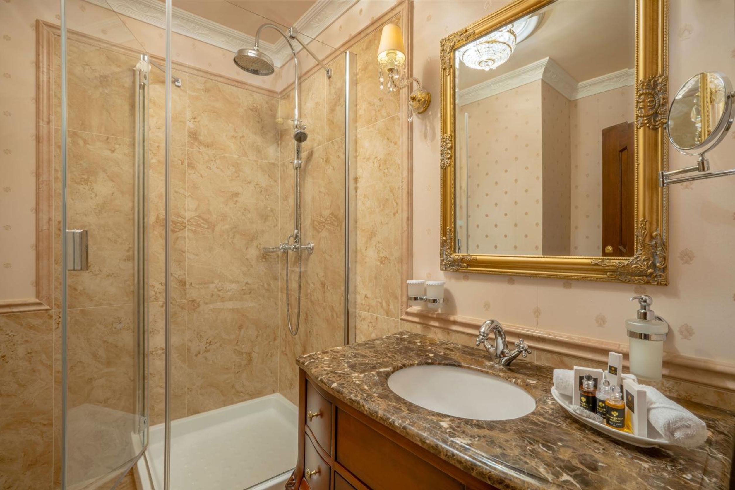 Double or Twin Room photo 3