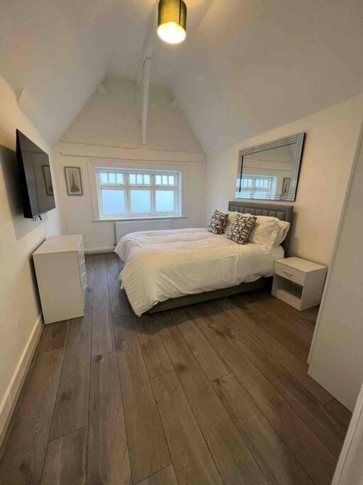 Three-Bedroom Apartment photo 1