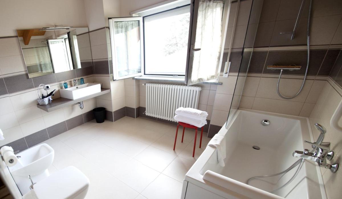 Deluxe Double or Twin Room photo 3
