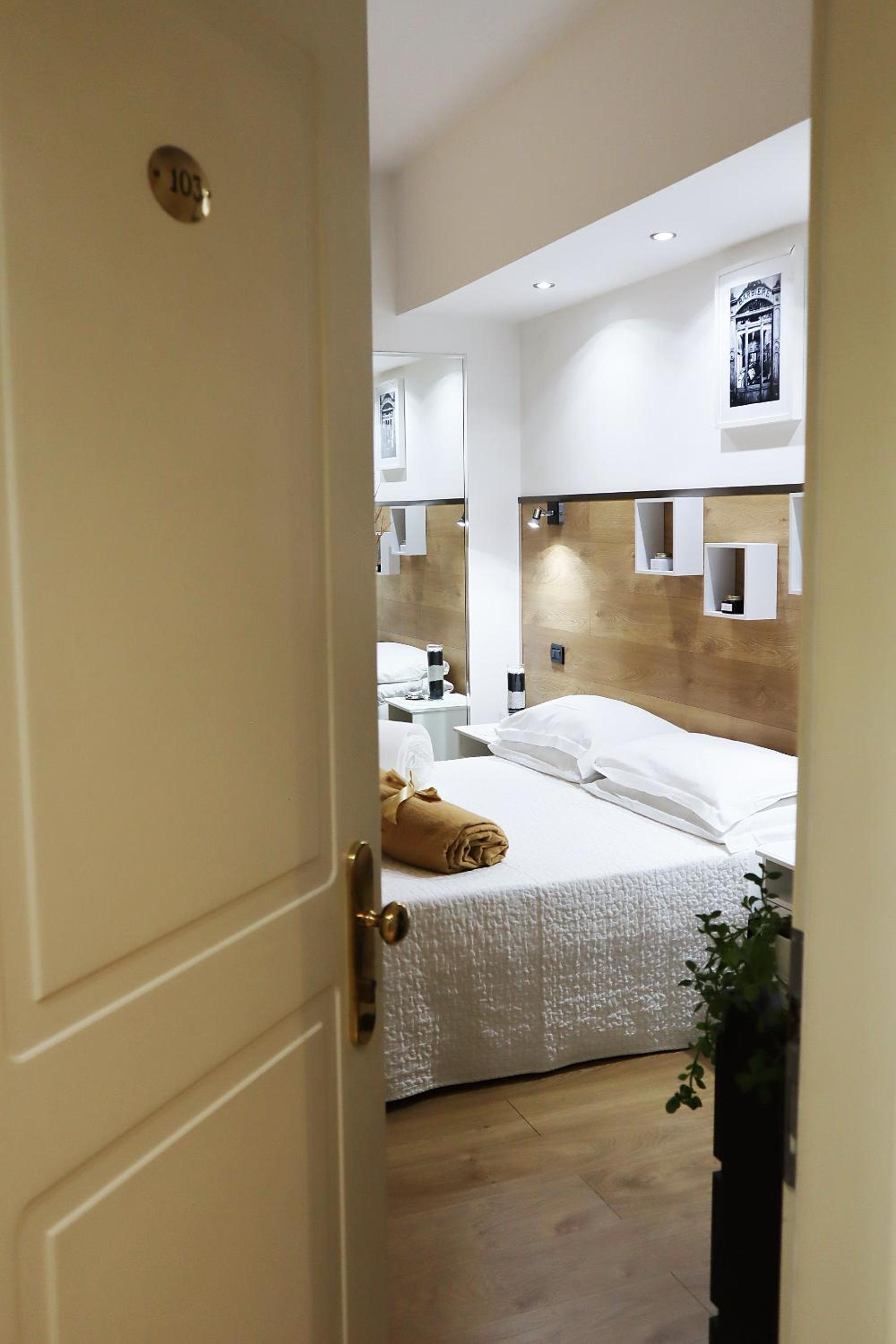 Classic Double Room - Photo 8