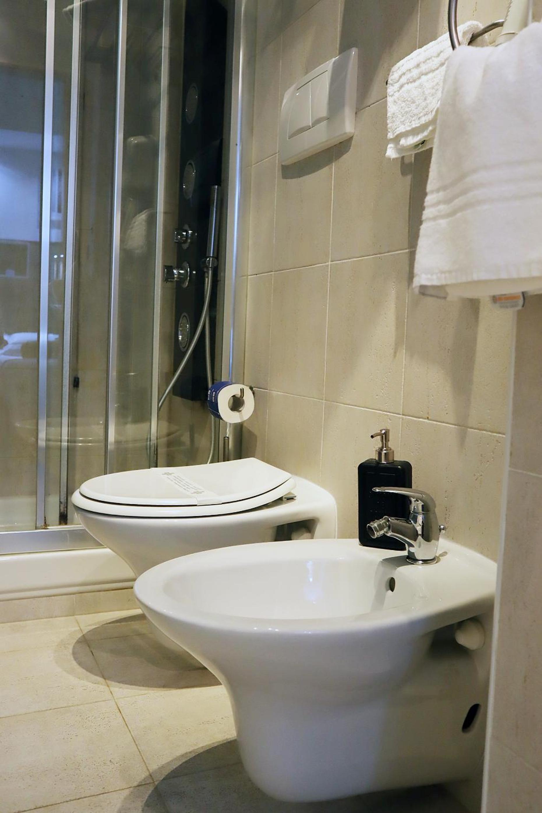 Classic Double Room - Photo 13