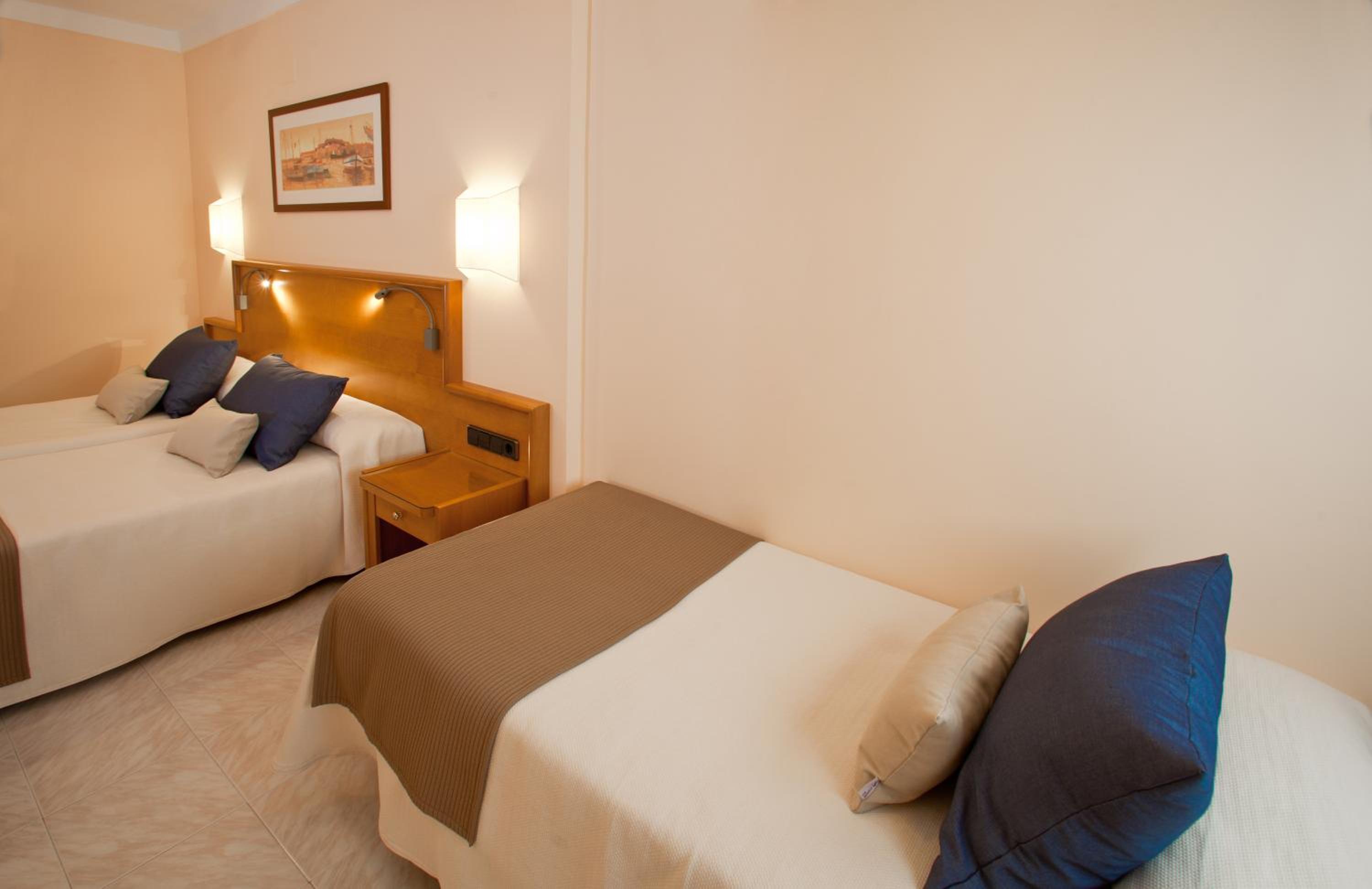 Double Room with Extra Bed photo 3