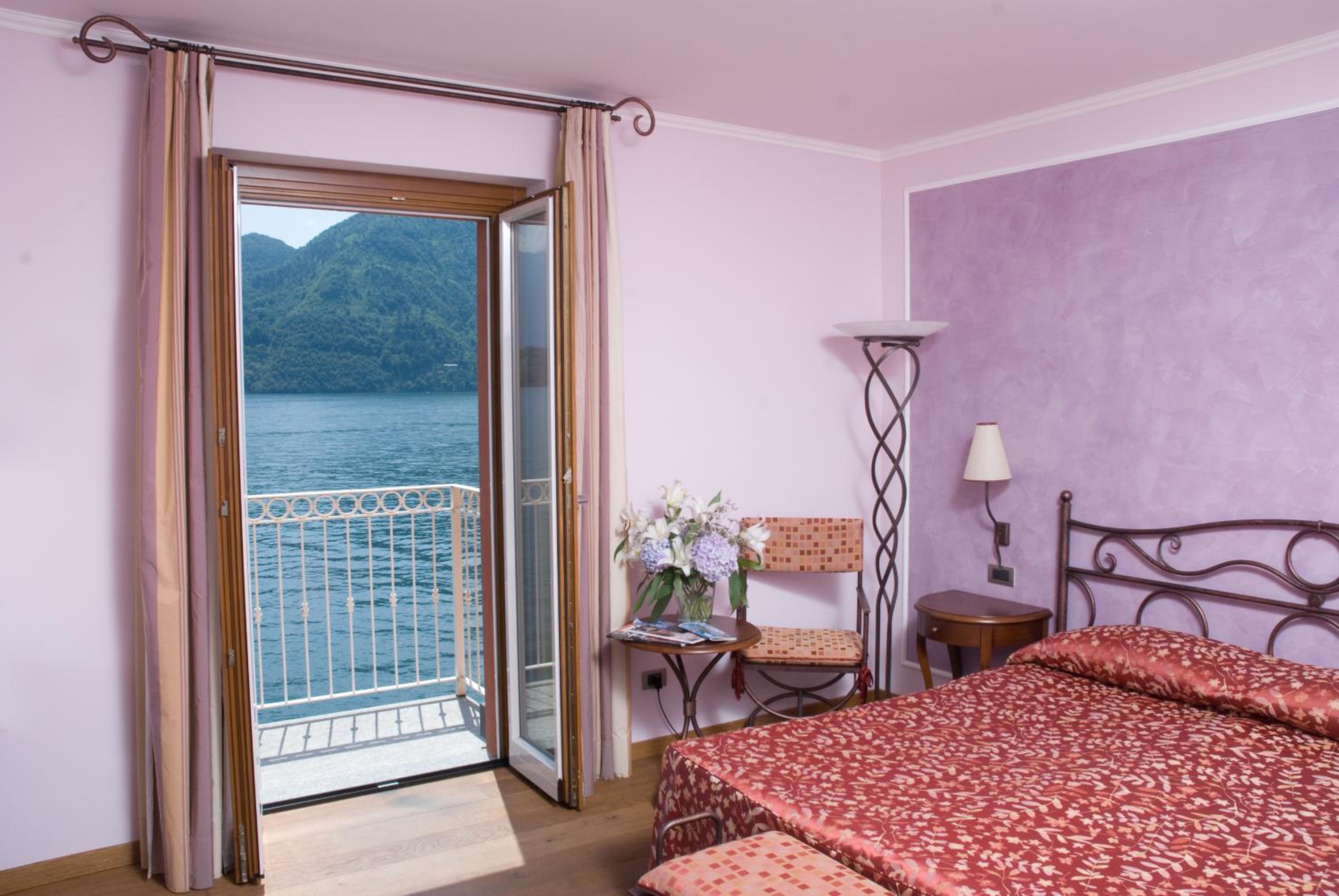 Double or Twin Room with Lake View - Photo 8