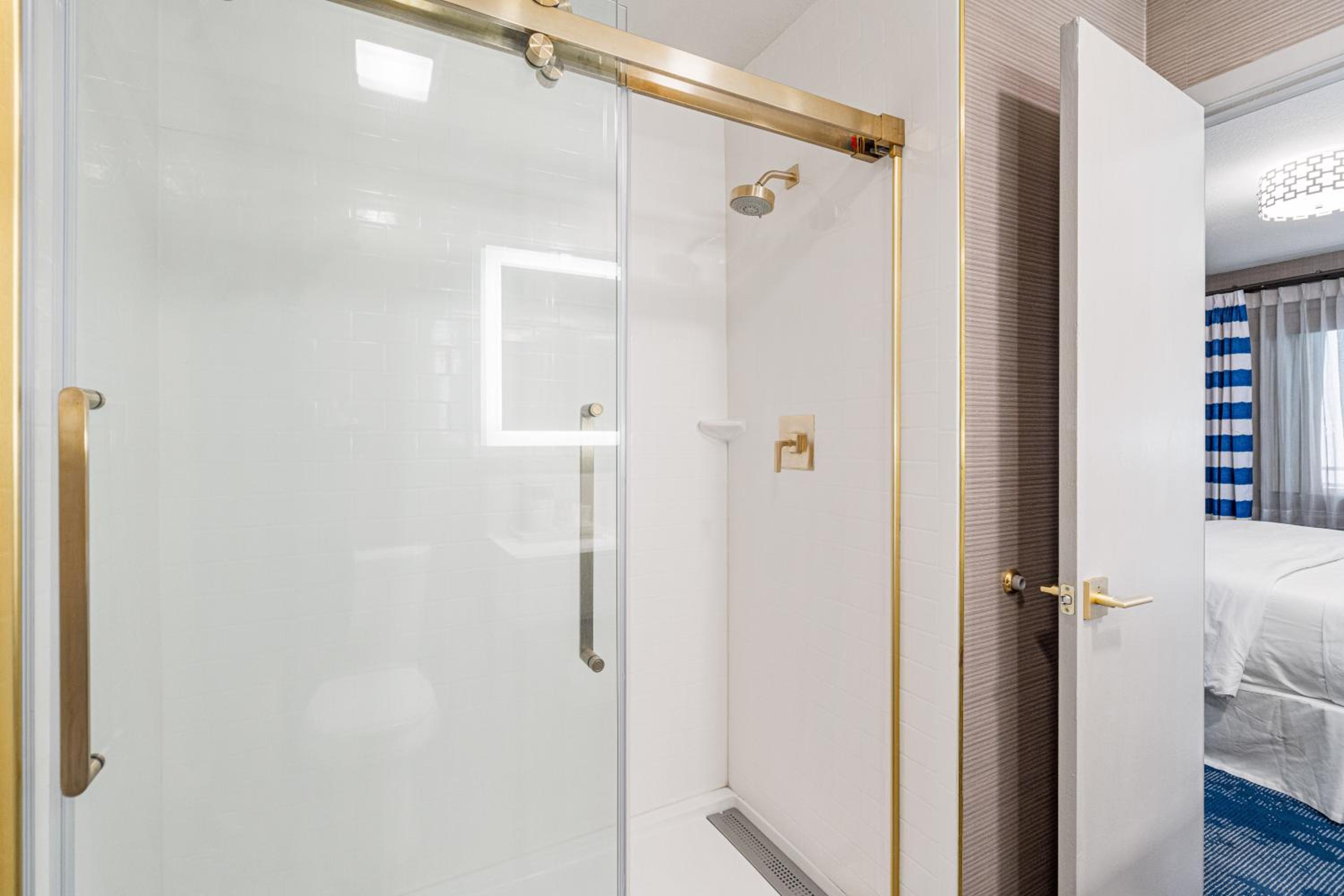 King Suite - Photo 13