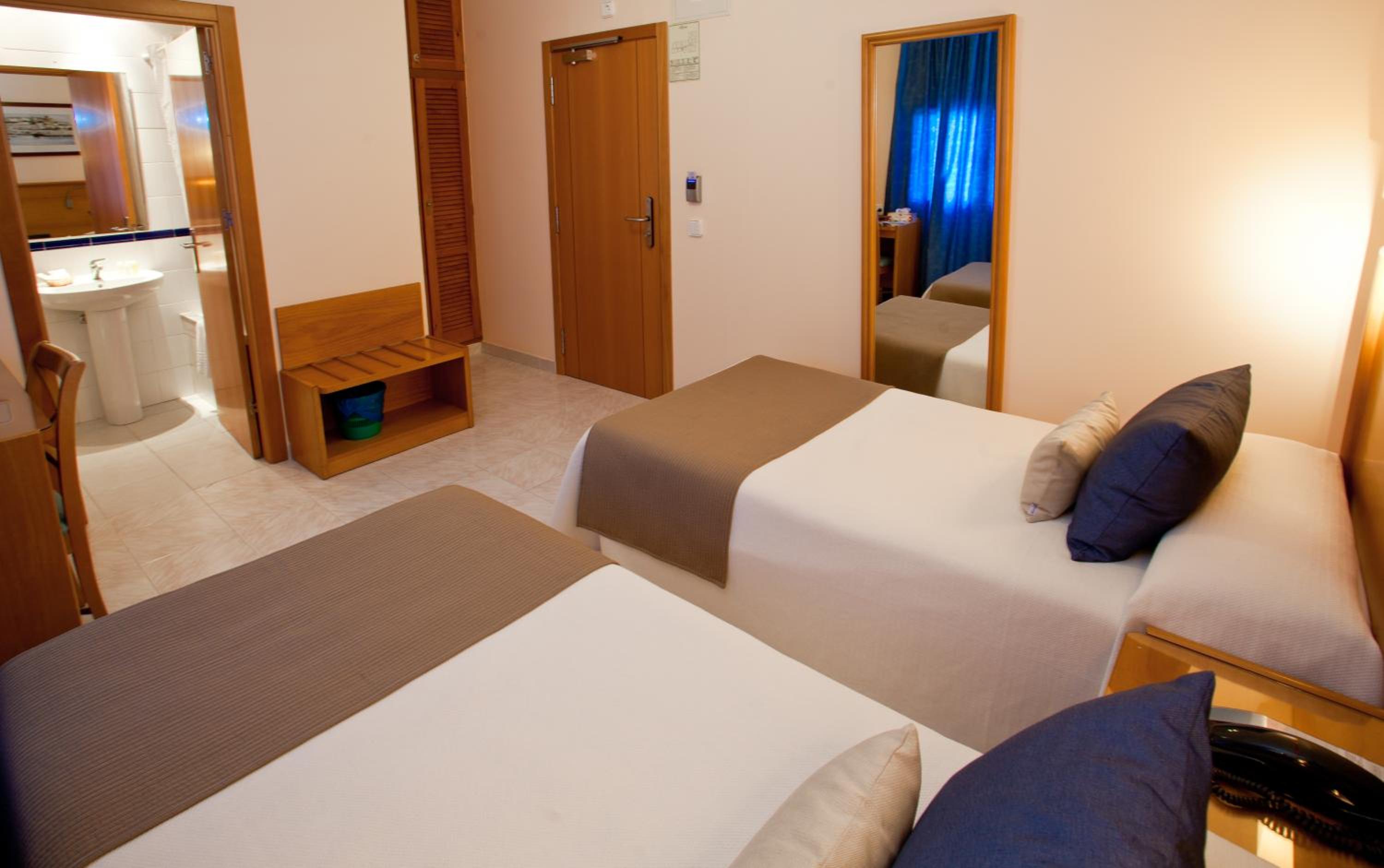 Double or Twin Room photo 3