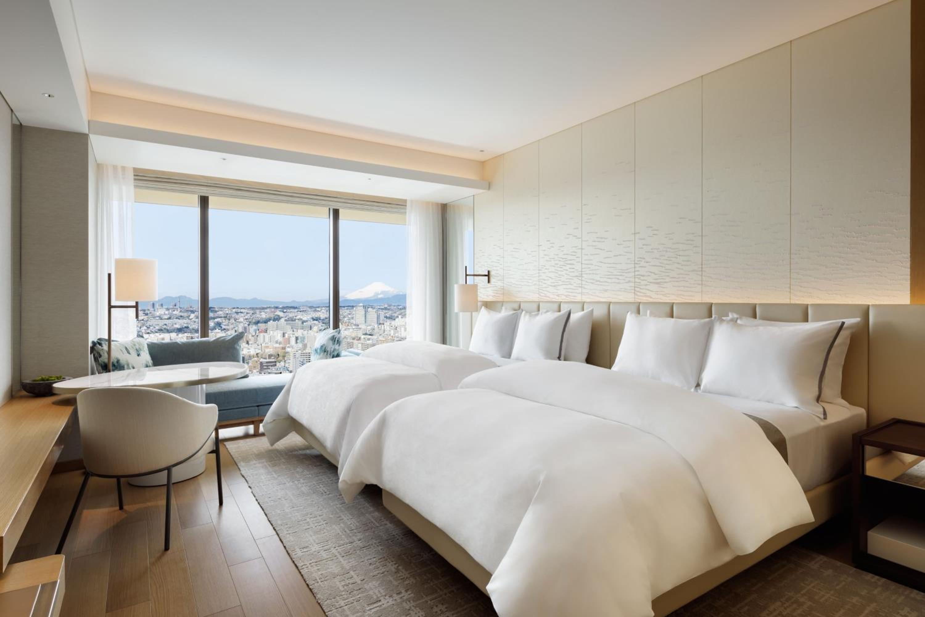 Deluxe Double Room with Two Double Beds and City View photo 3