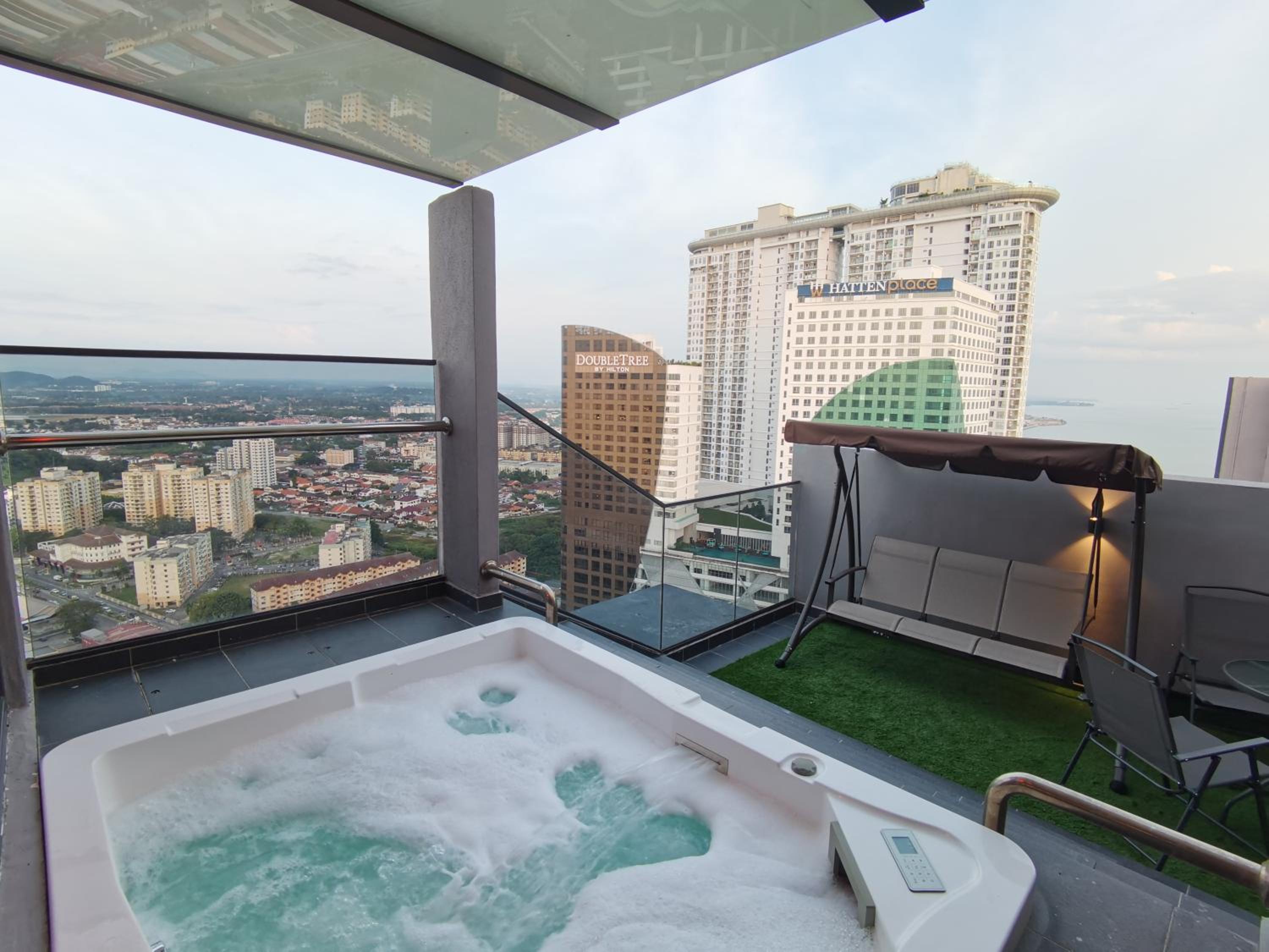 Suite with Private Pool (City View)