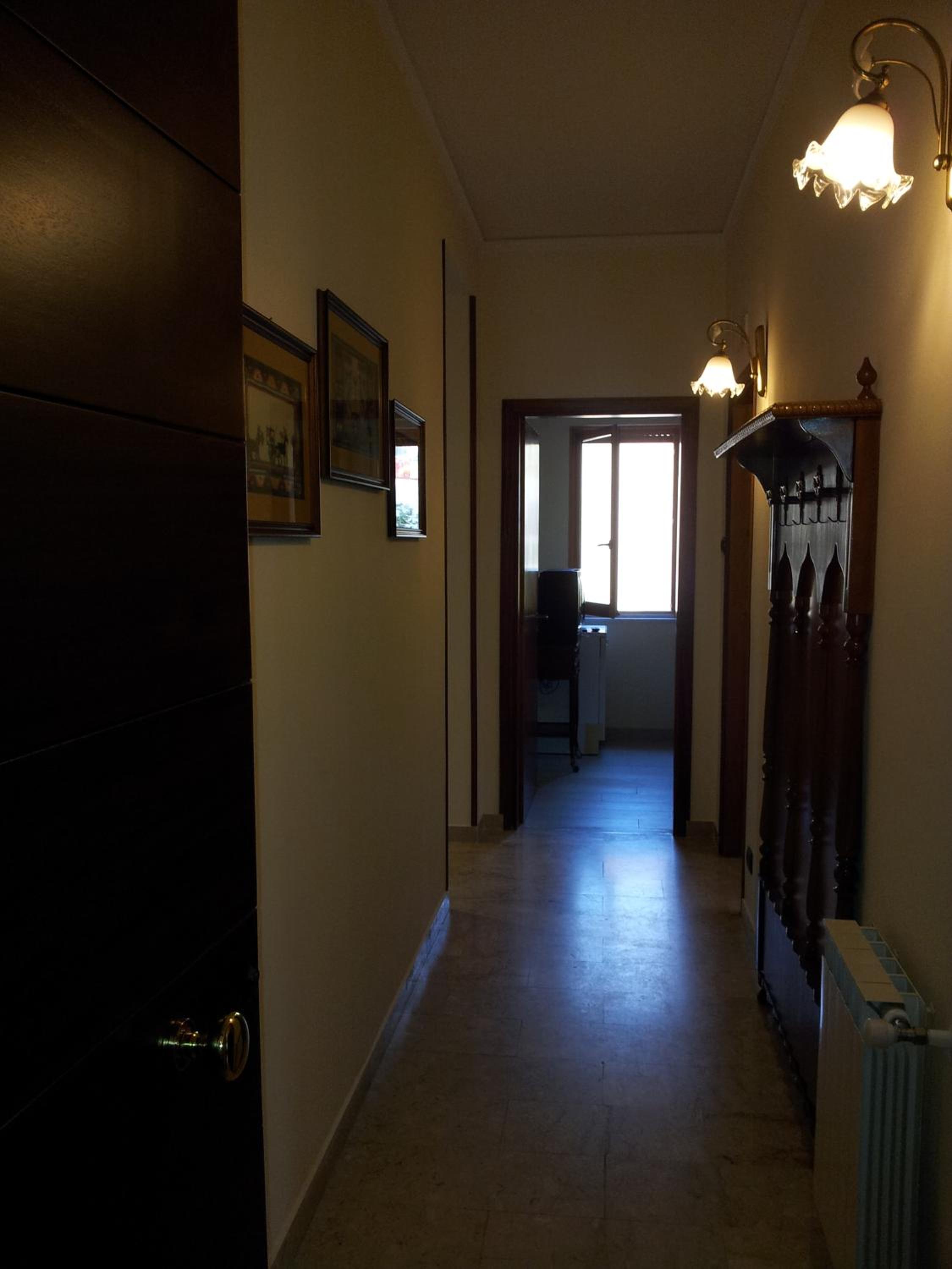 Two-Bedroom Apartment with Balcony - Photo 24
