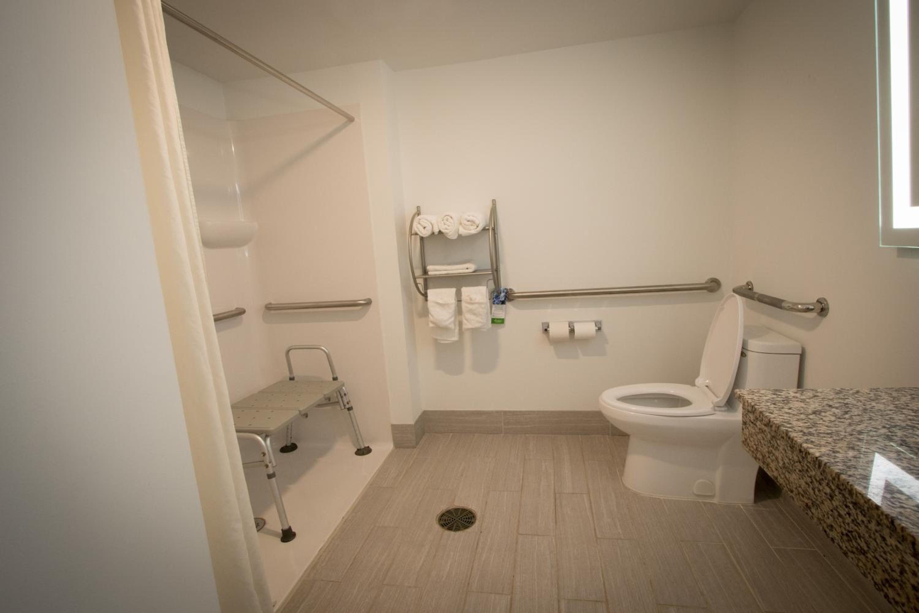 2 Queen Beds Accessible, Non-Smoking (Pet-Friendly) - Photo 12