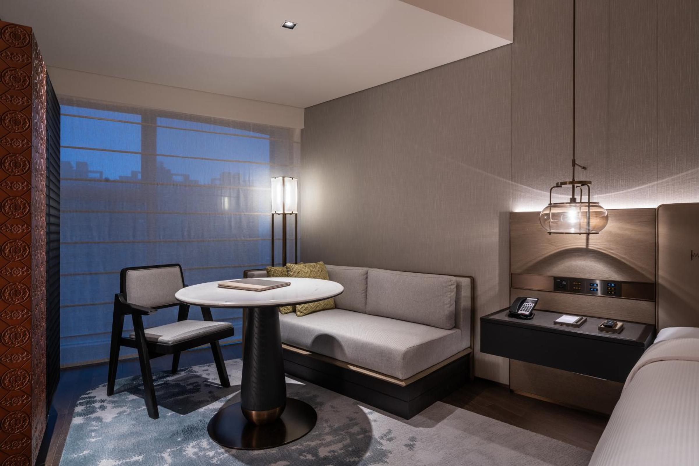 Classic King Room with City View photo 3